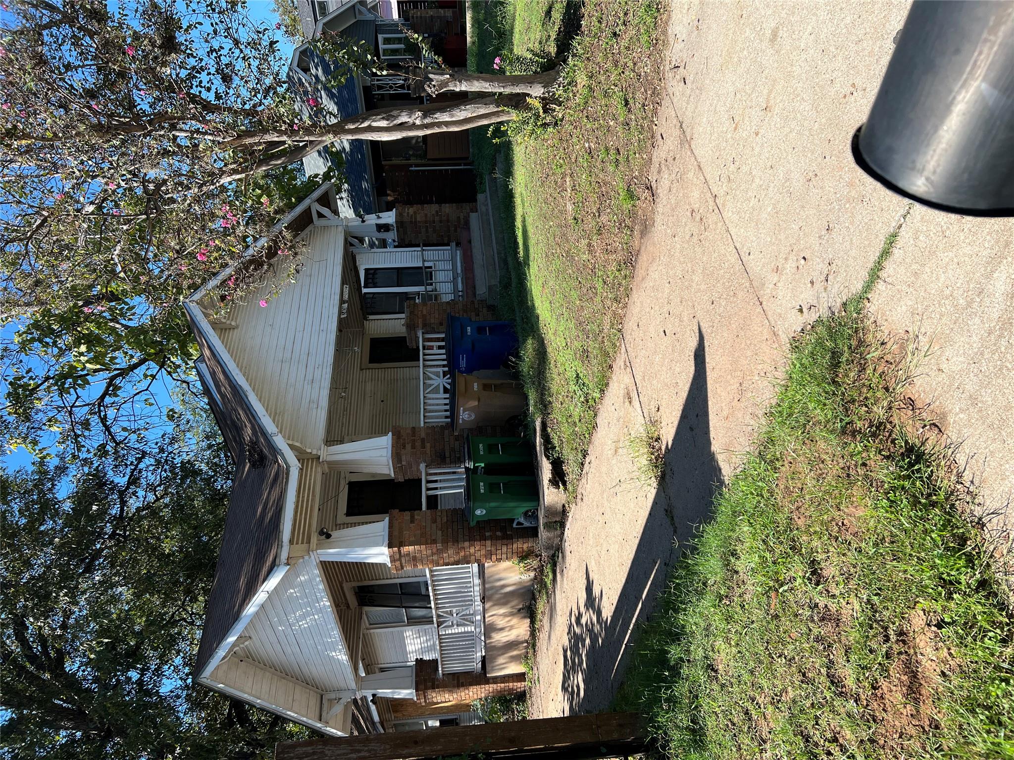 Classic craftsman architecture defines this cotta