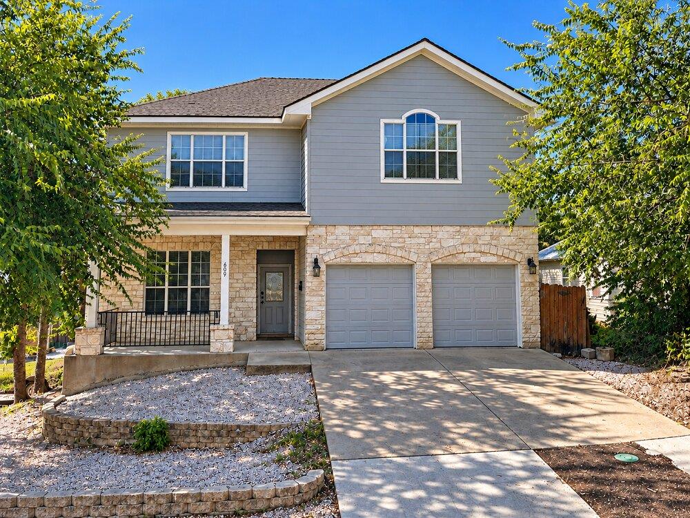 Listing photo 1 of 609 W 37th St