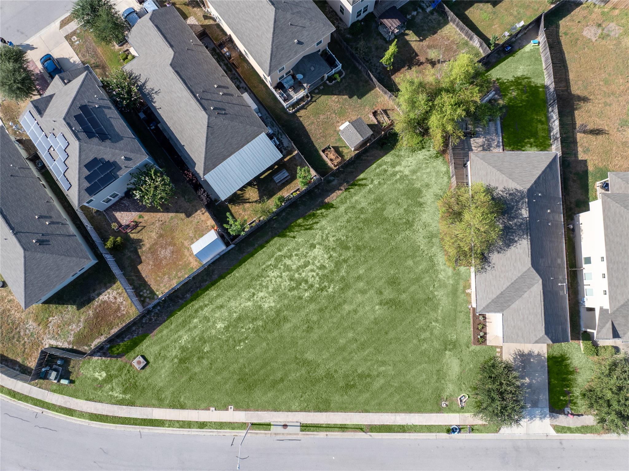Listing photo 1 of 326  Pearl Way