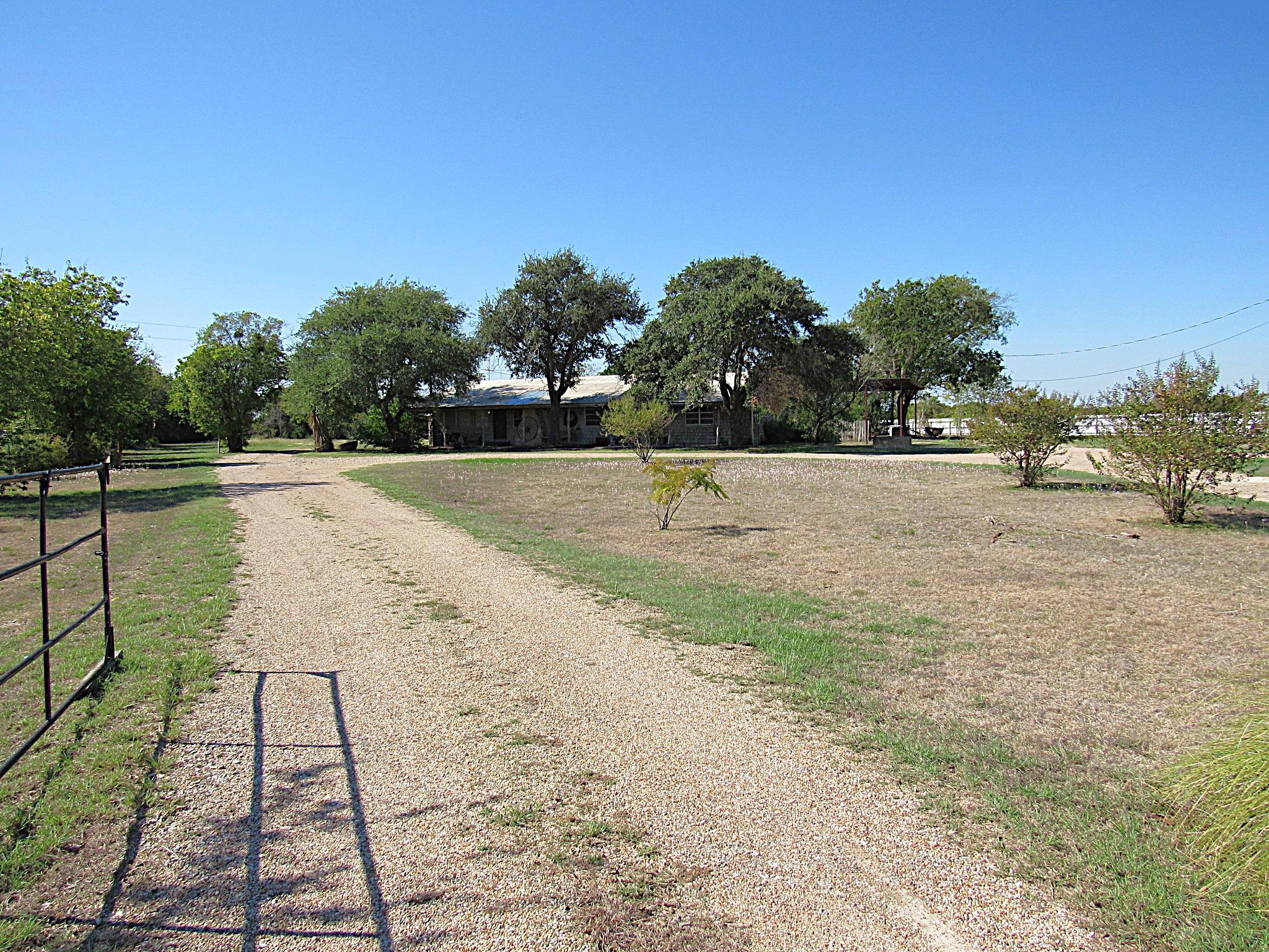 Listing photo 1 of 14289  FM 439 None