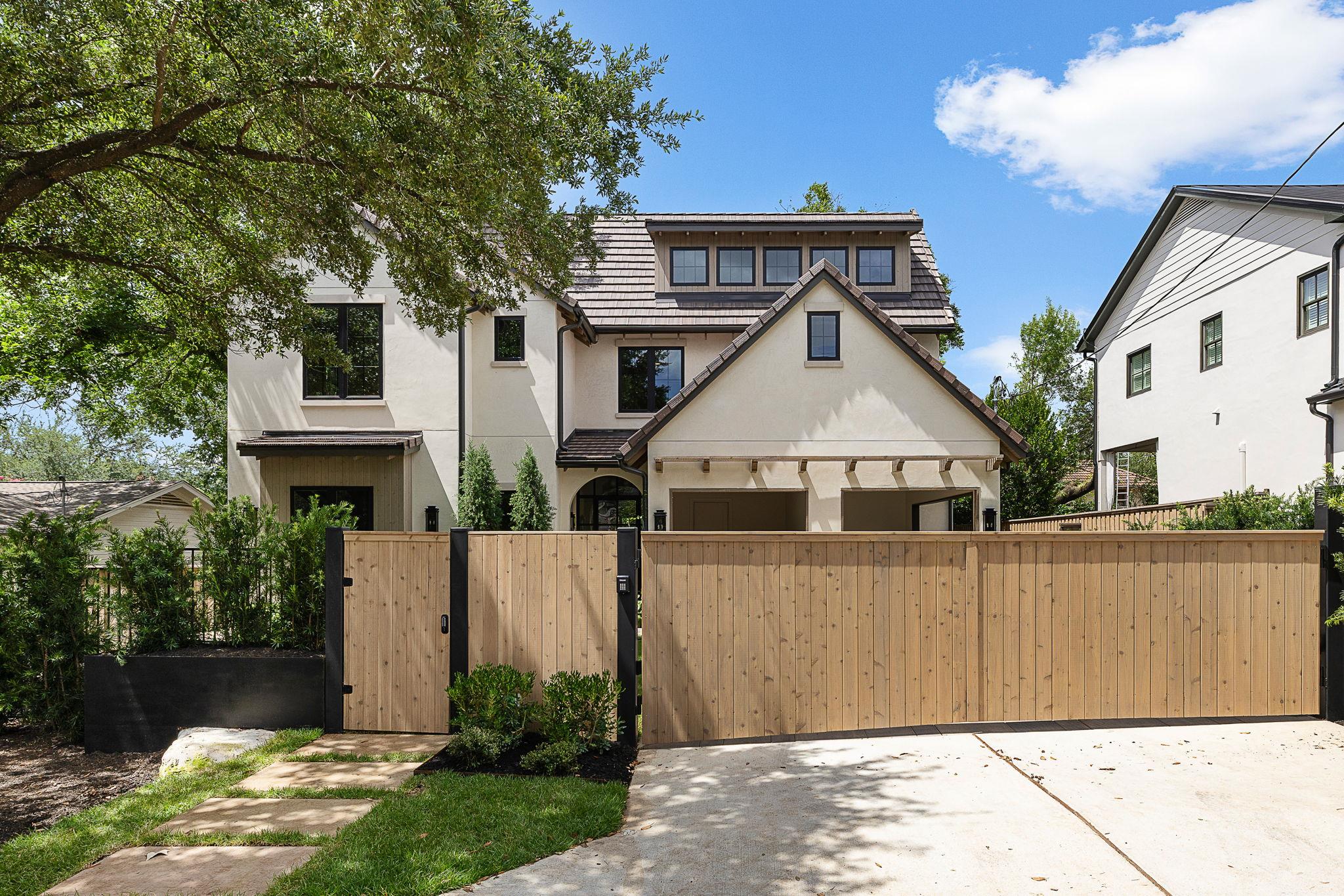 Listing photo of 2705  Warren St