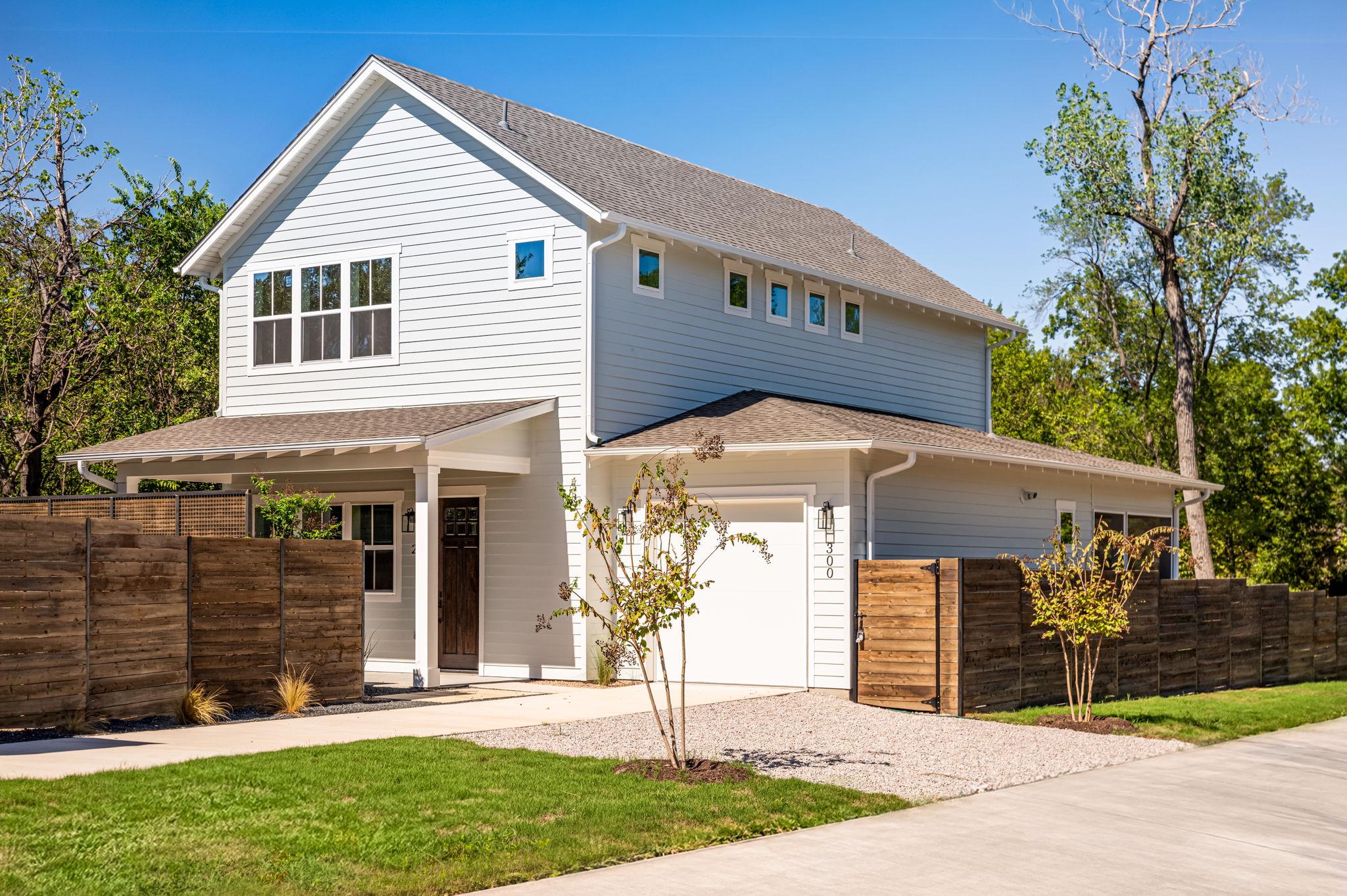 Listing photo of 300 W Mockingbird Ln  #2