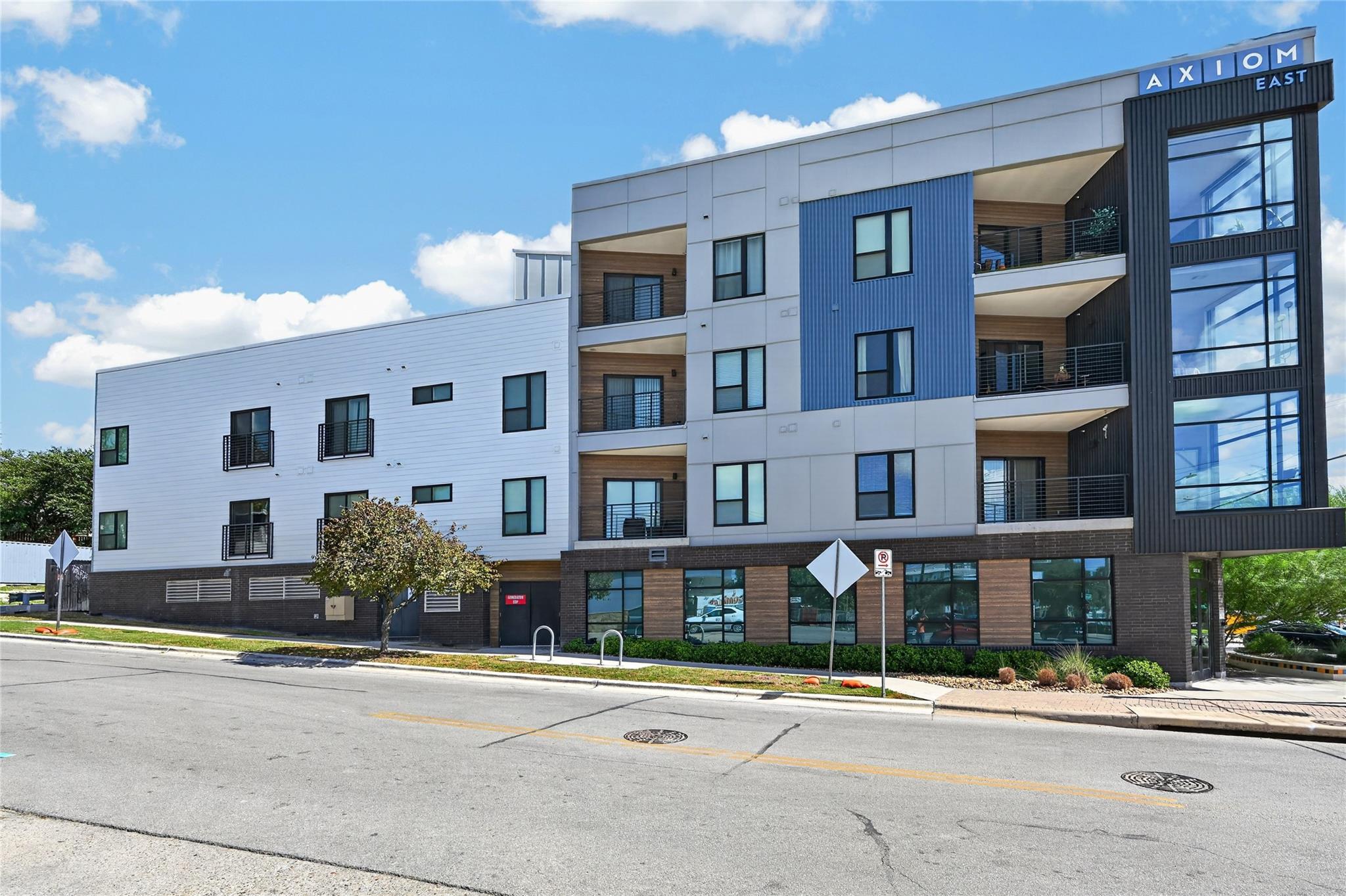 Listing photo 1 of 2220  Webberville Rd  #210