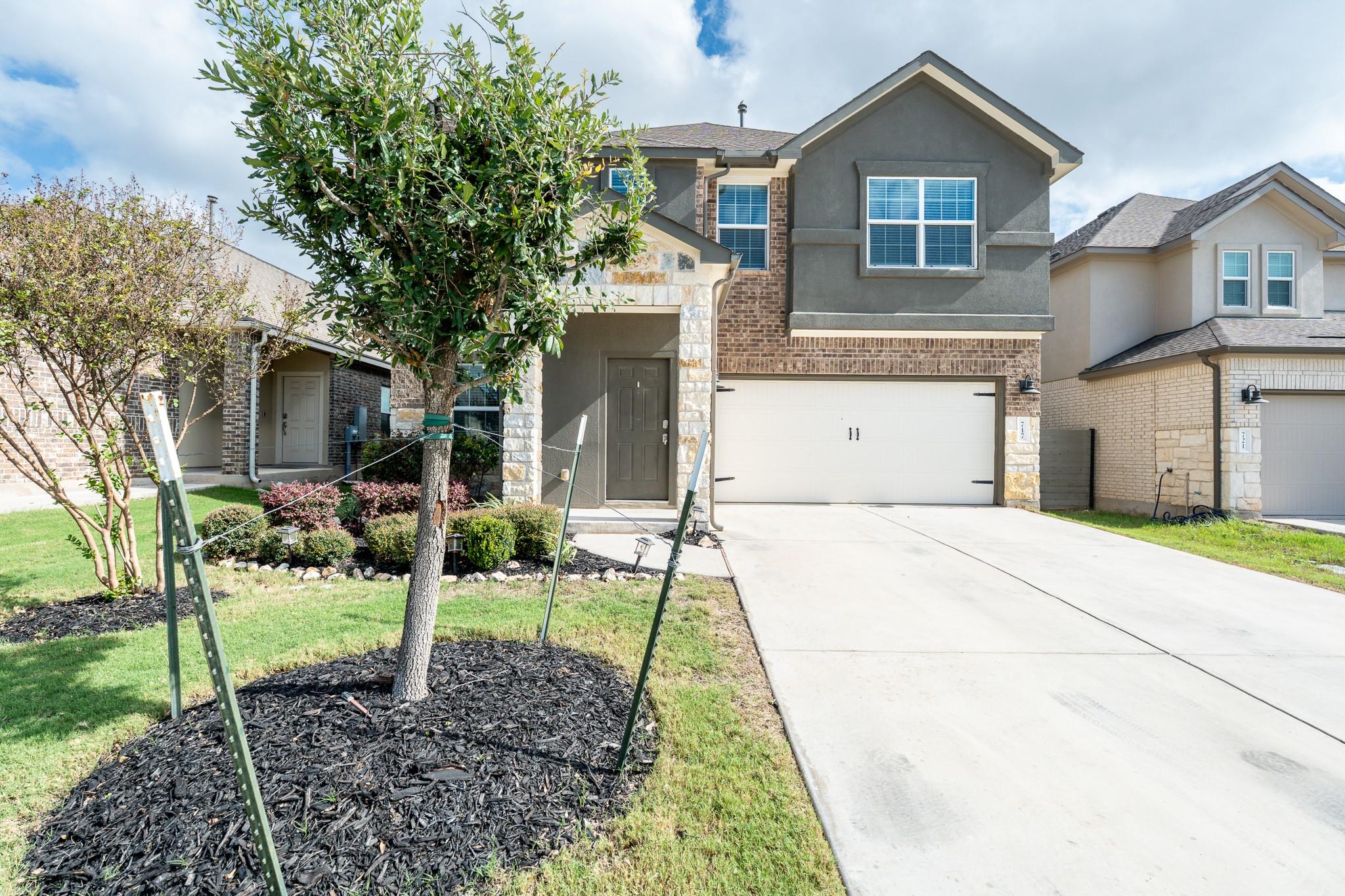 Listing photo 1 of 717  Legends Ln