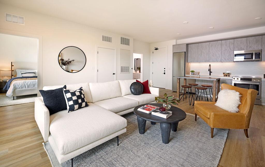 Listing photo 1 of 4315 S Congress Ave  #410