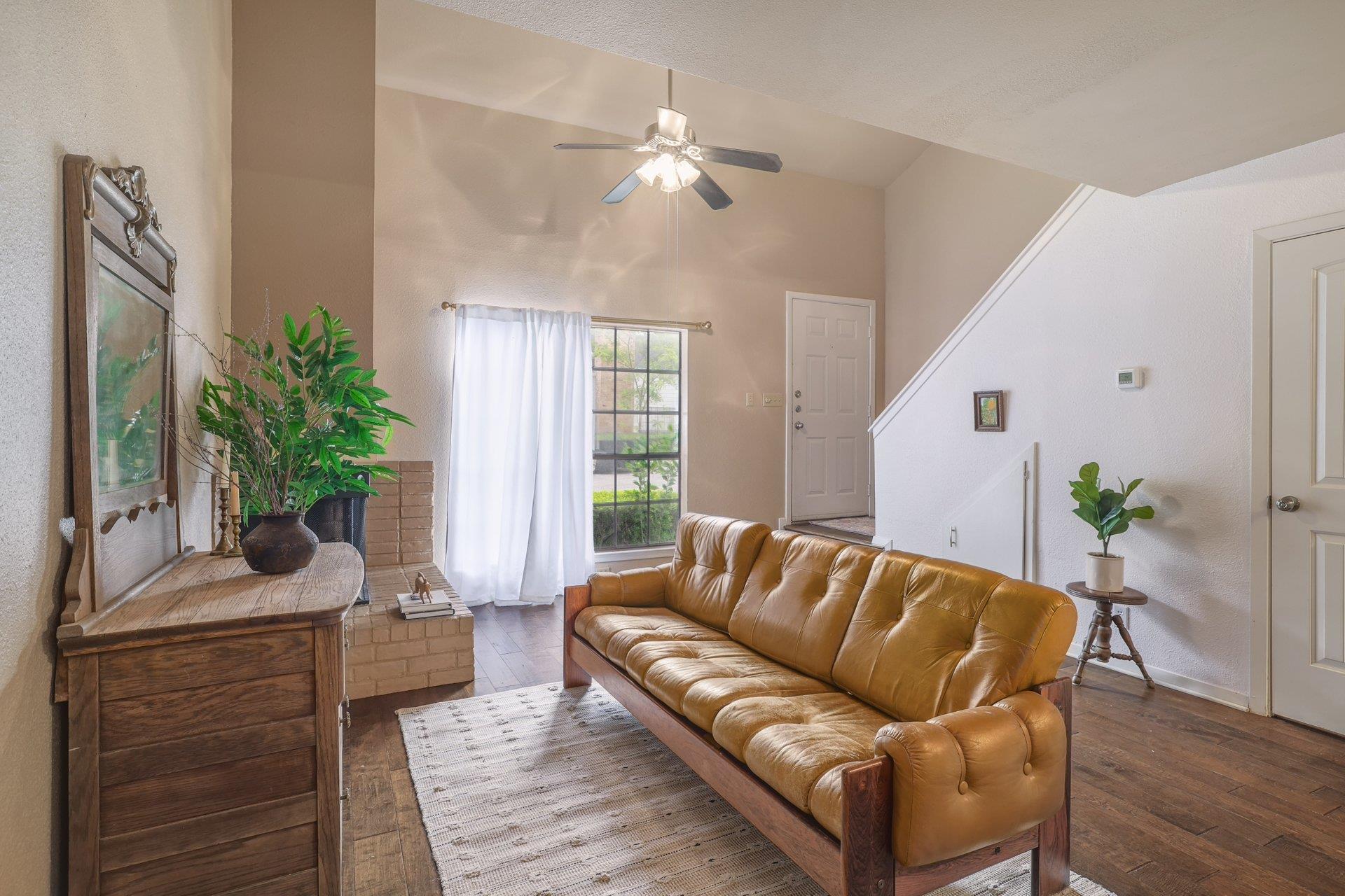 Listing photo 1 of 5604  Woodrow Ave  #7