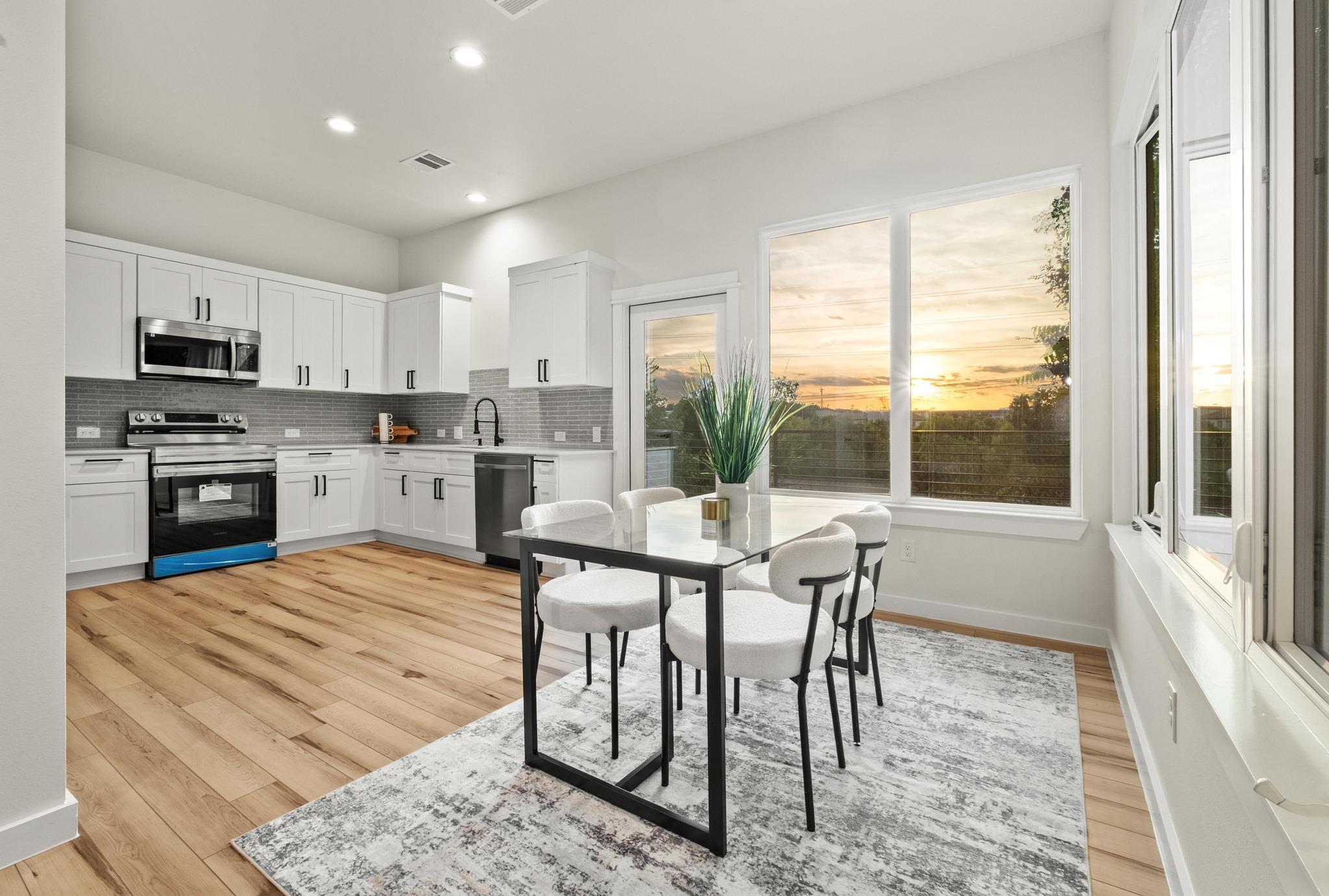 Listing photo 1 of 2309  Montopolis Dr  #9