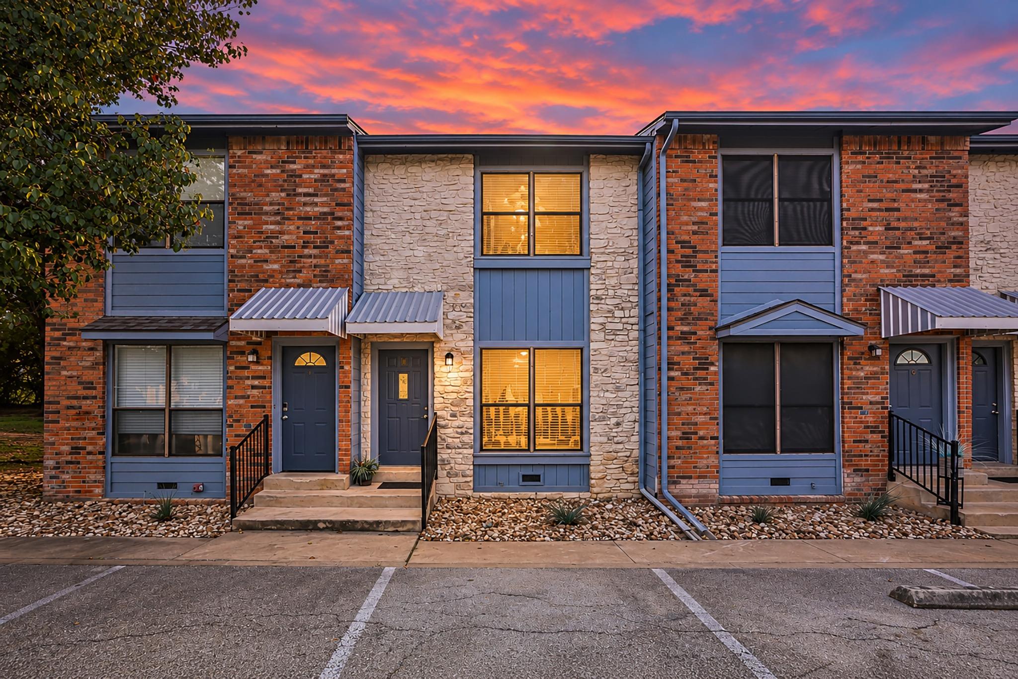 Listing photo 1 of 3008  Whisper Oaks Ln  #B