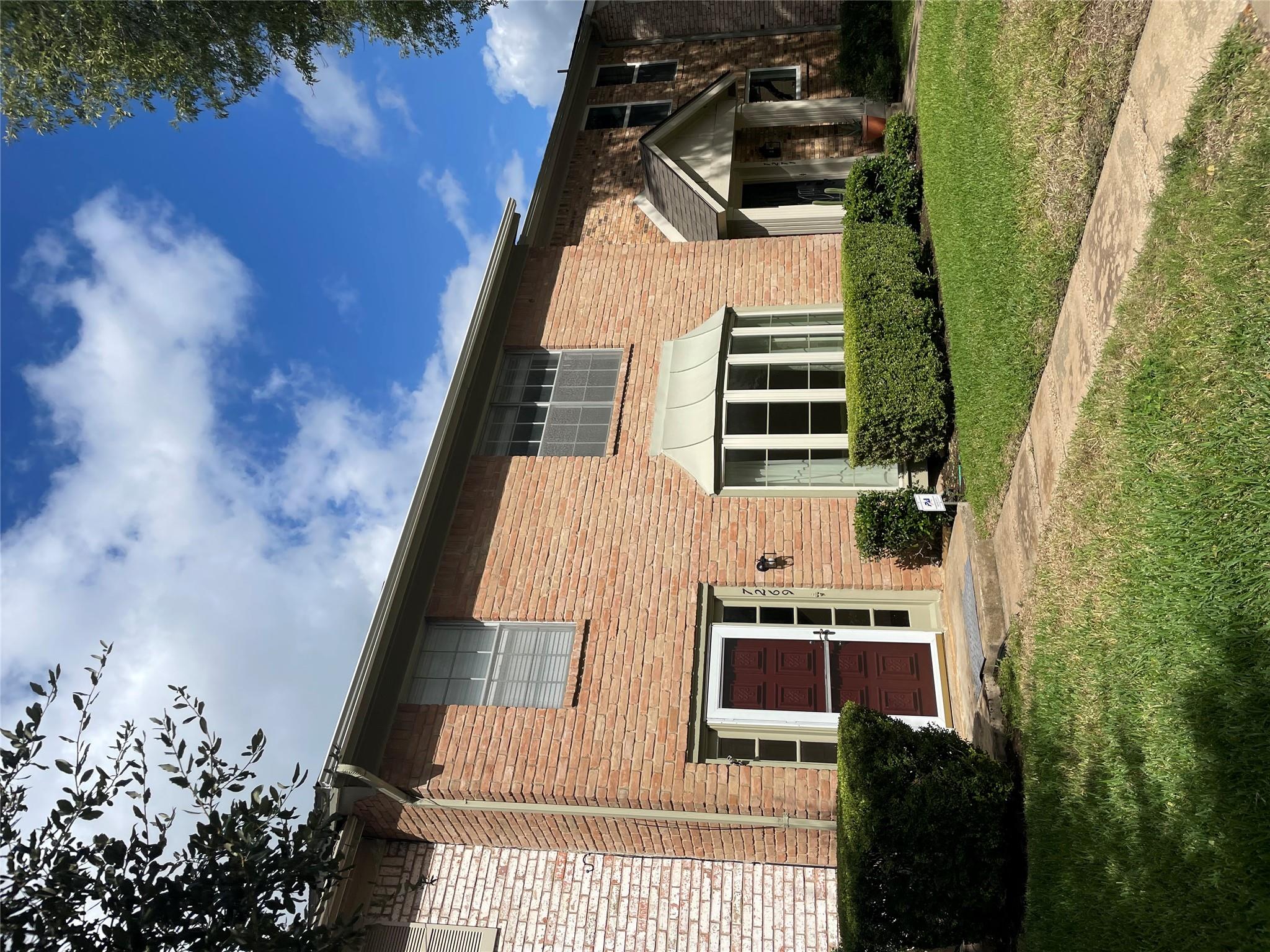 Listing photo 1 of 7269  Creekside Dr
