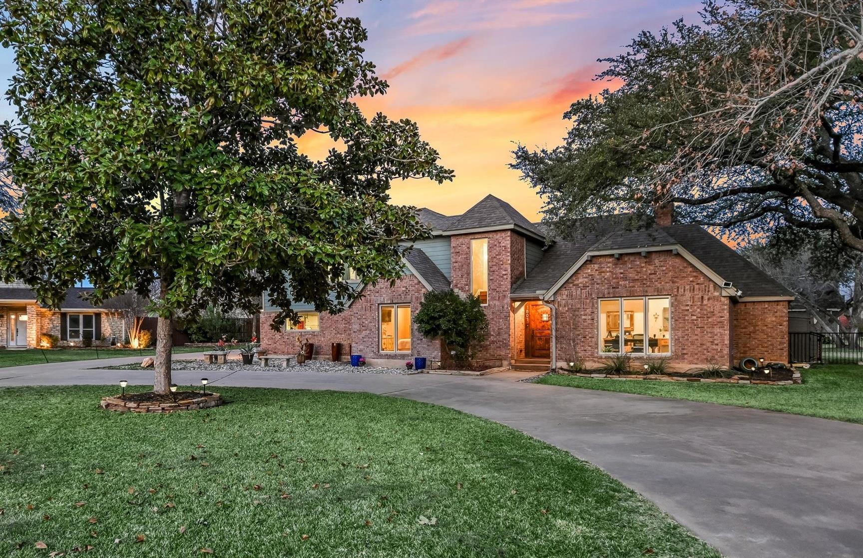 Listing photo 1 of 1801  Sun Lake None