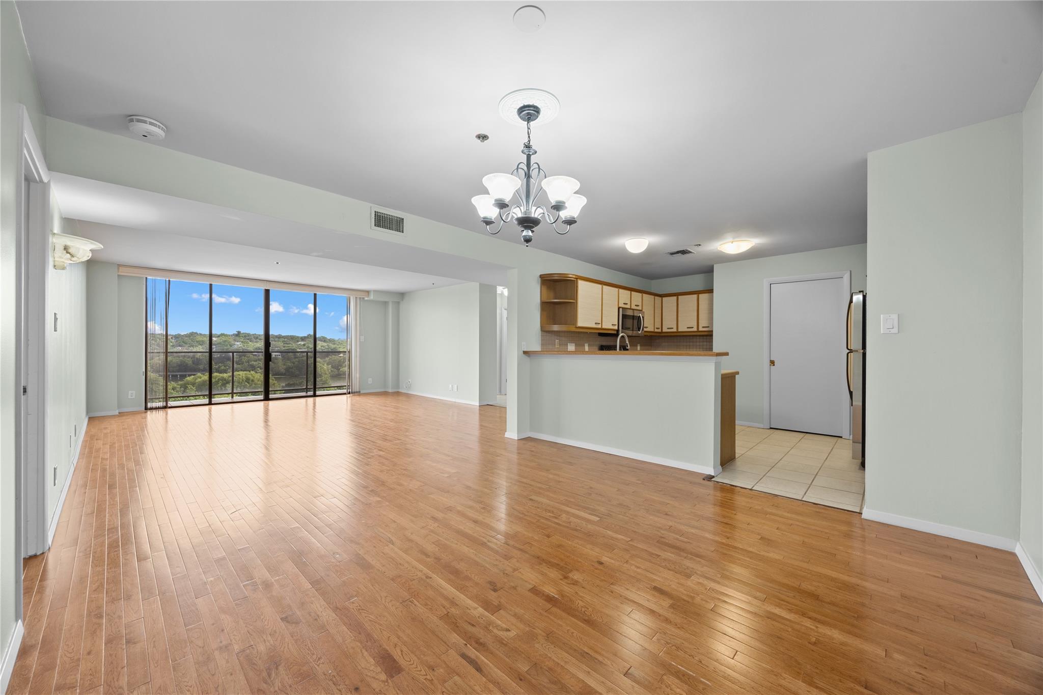 Listing photo 1 of 40 N Interstate 35 Hwy  #8C4