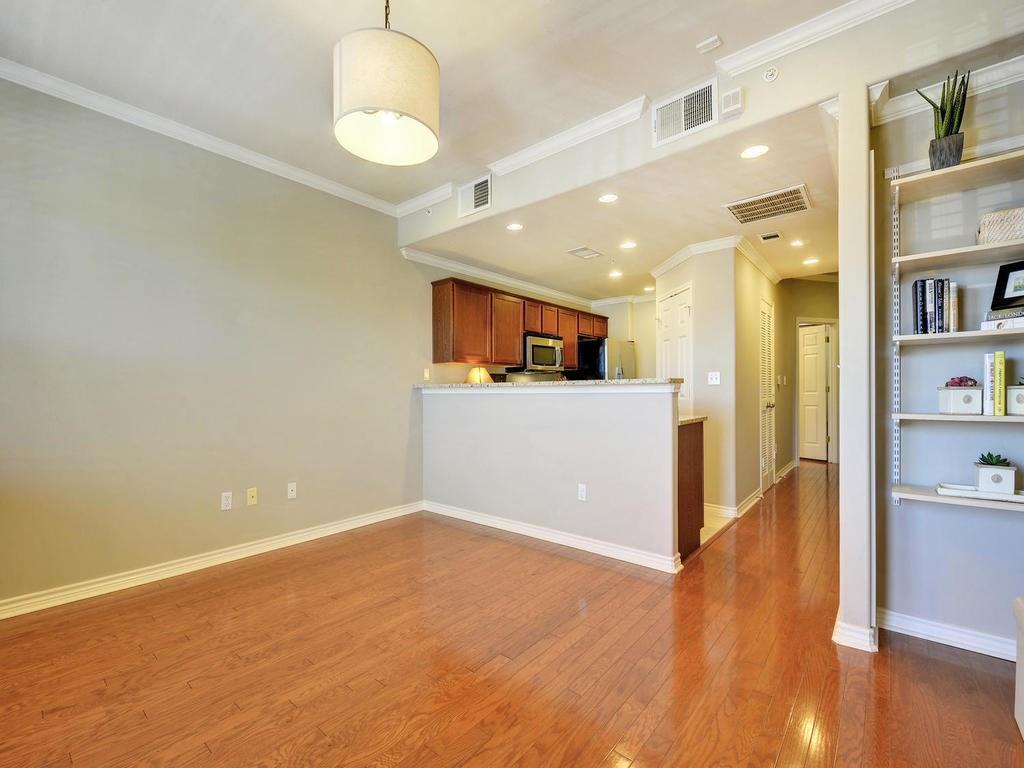 Listing photo 1 of 305 E 31st St  #5