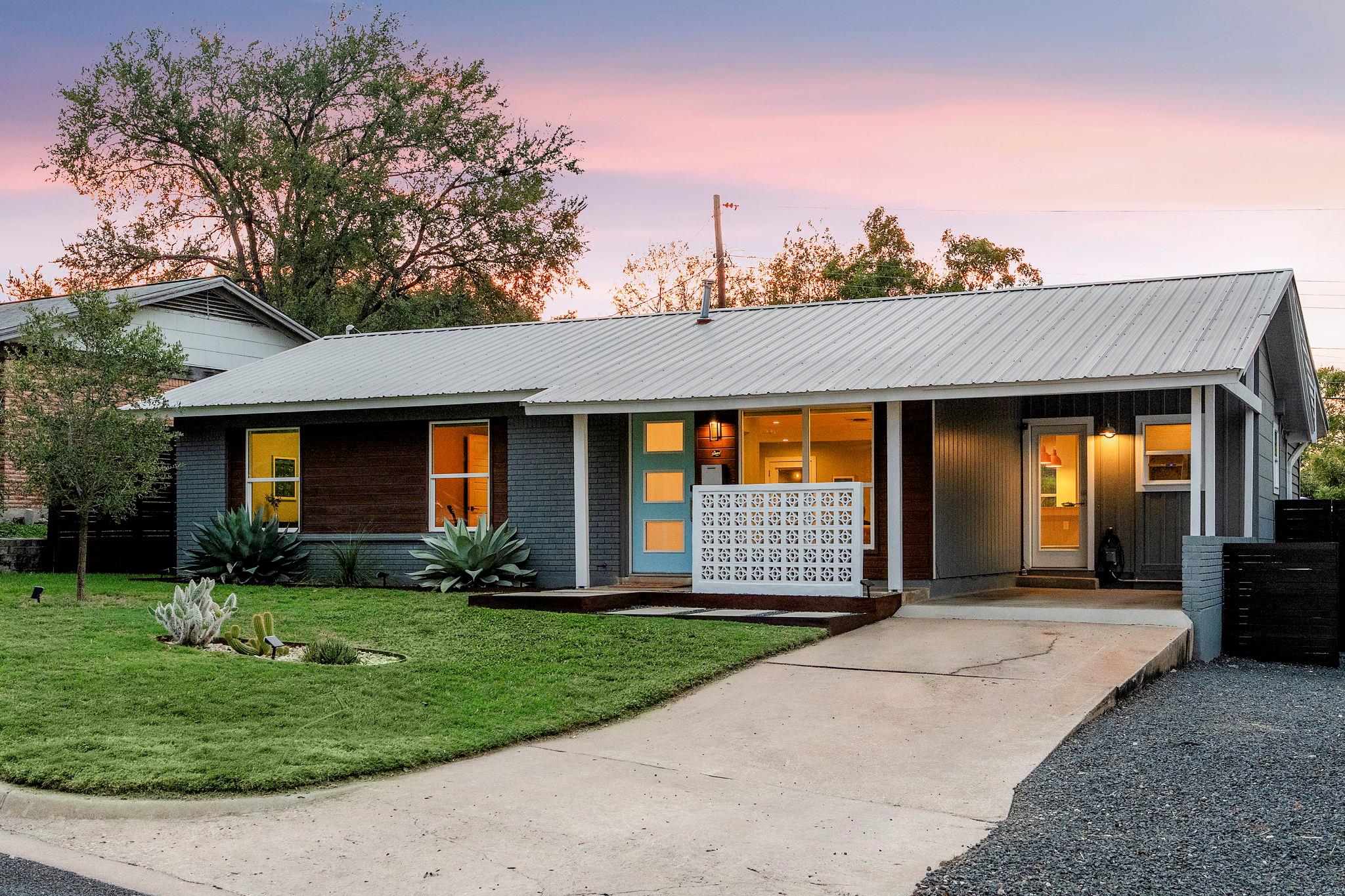 Listing photo 1 of 2704  Little John Ln