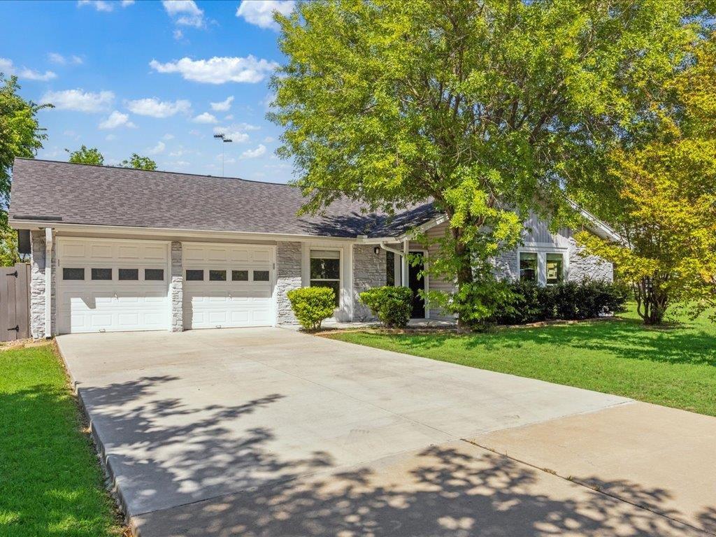 Listing photo 1 of 7302  Meadowood Dr