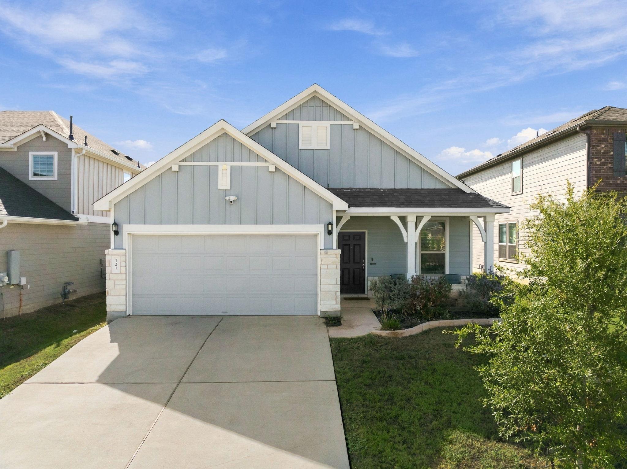 Listing photo 1 of 121  English Oak St