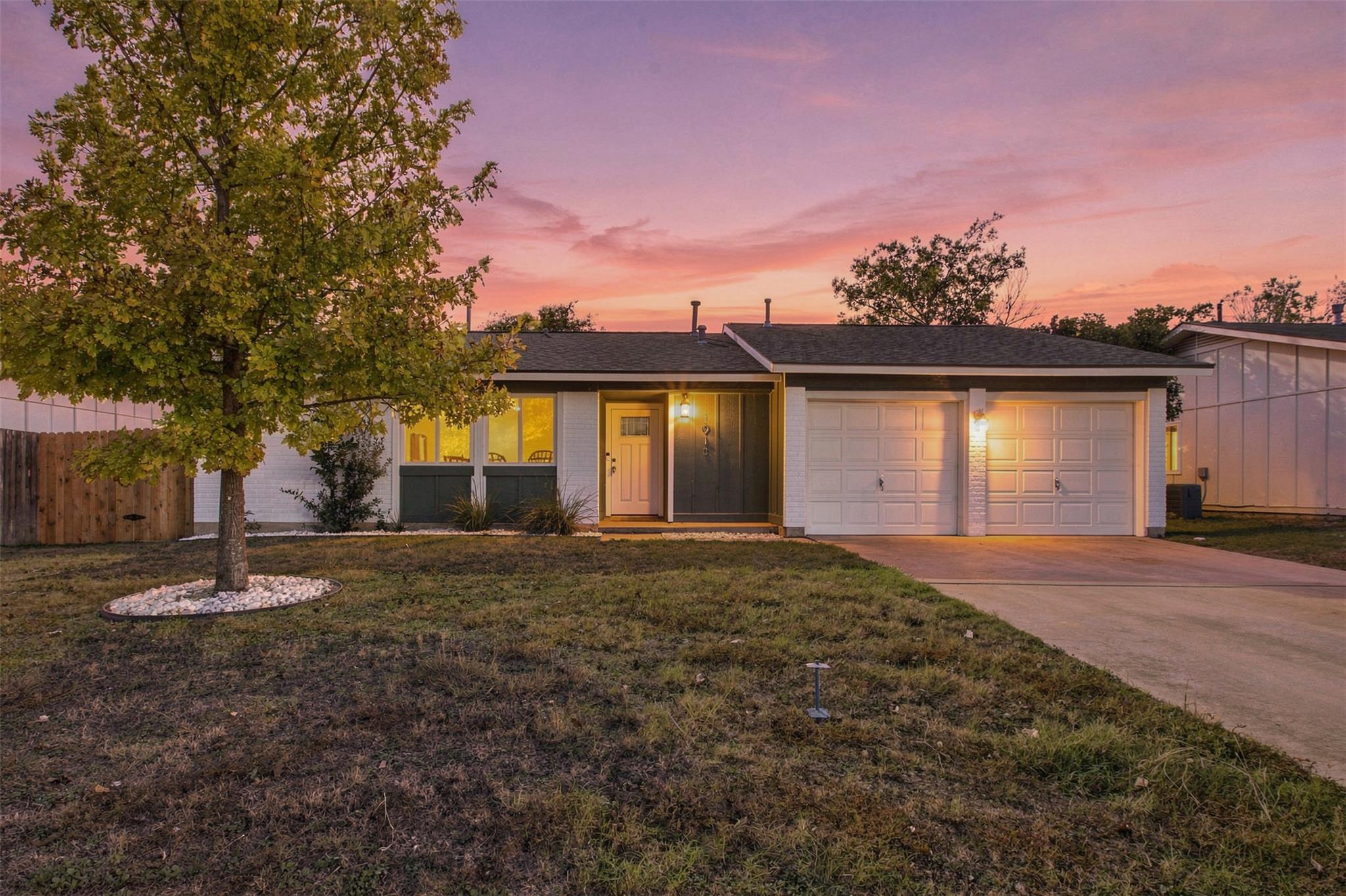 Listing photo 1 of 1913  Greenhill Dr