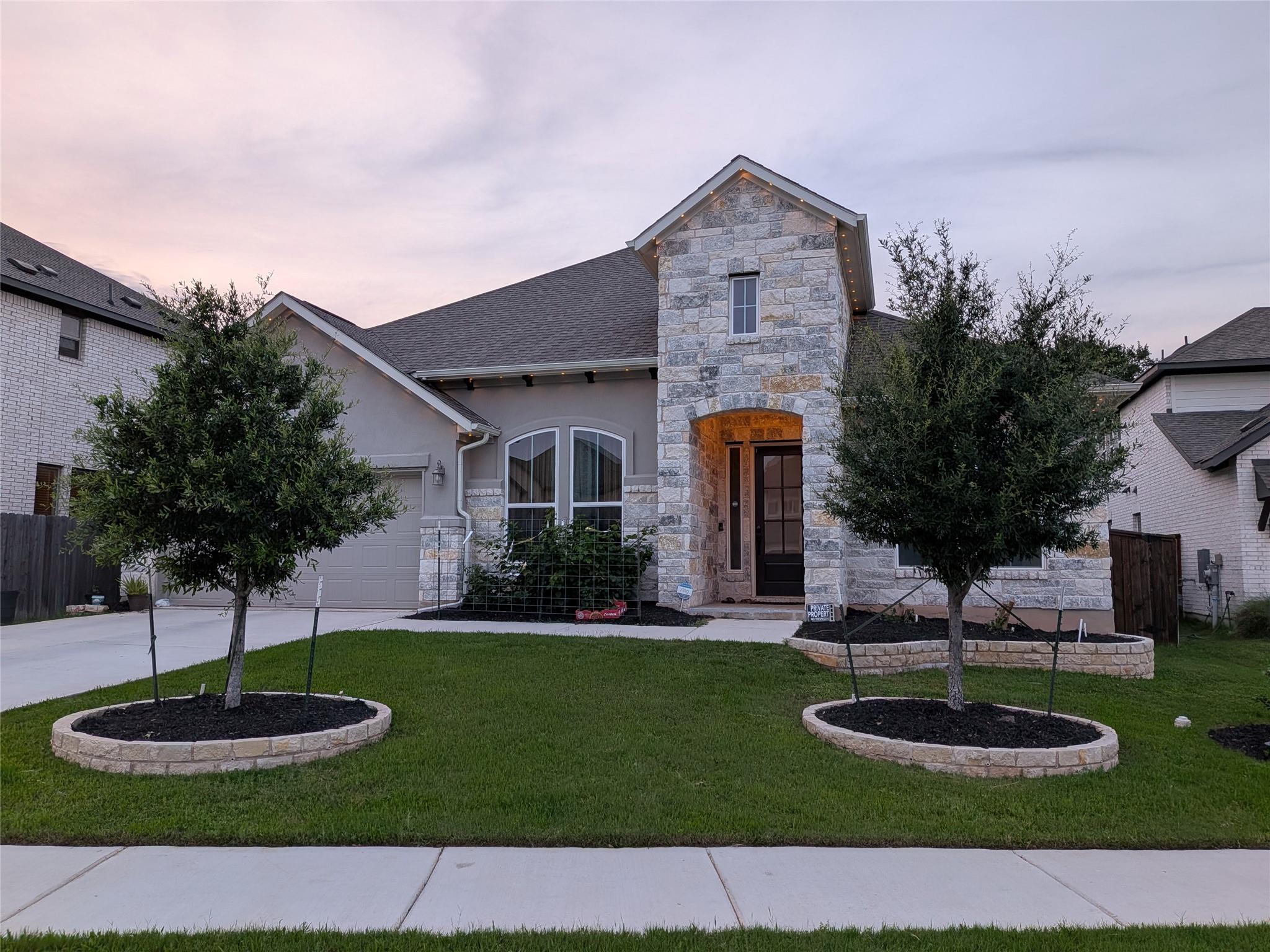 Listing photo 1 of 2009  Sauterne Dr