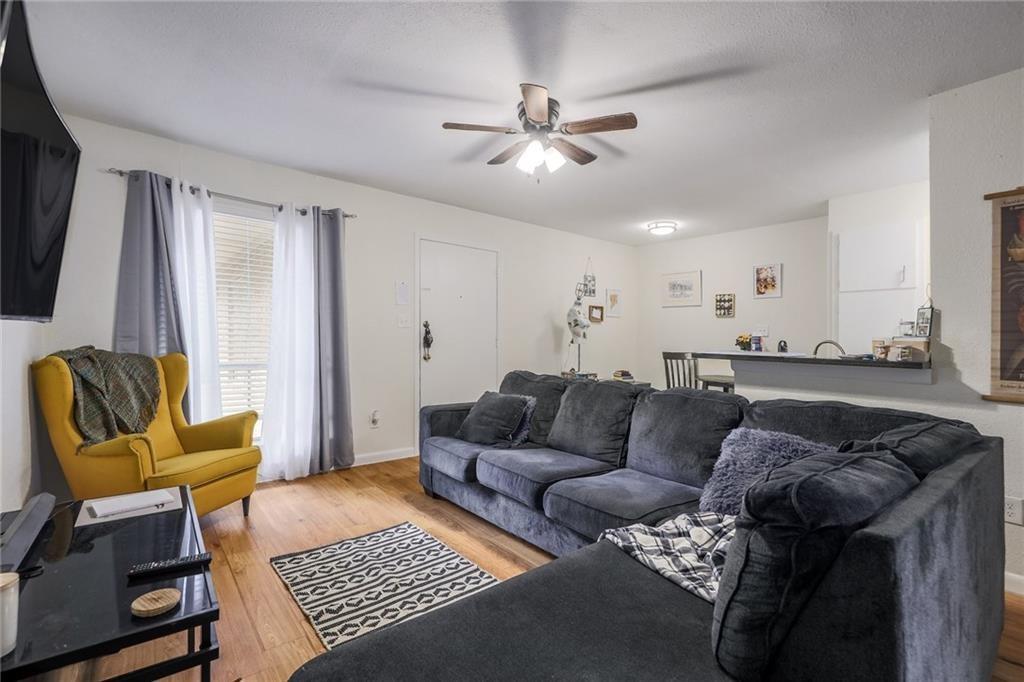 Listing photo 1 of 2207  Leon St  #203