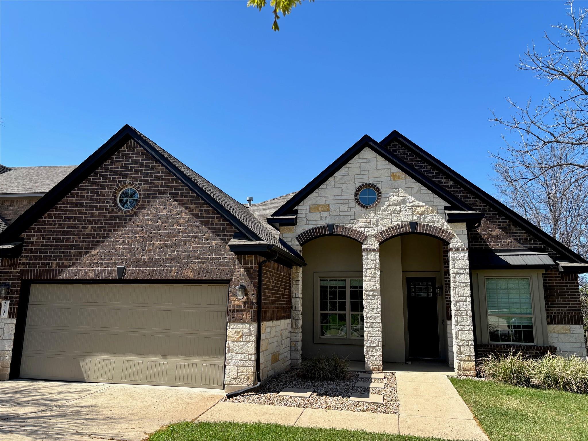 Listing photo 1 of 223  Bellagio Dr