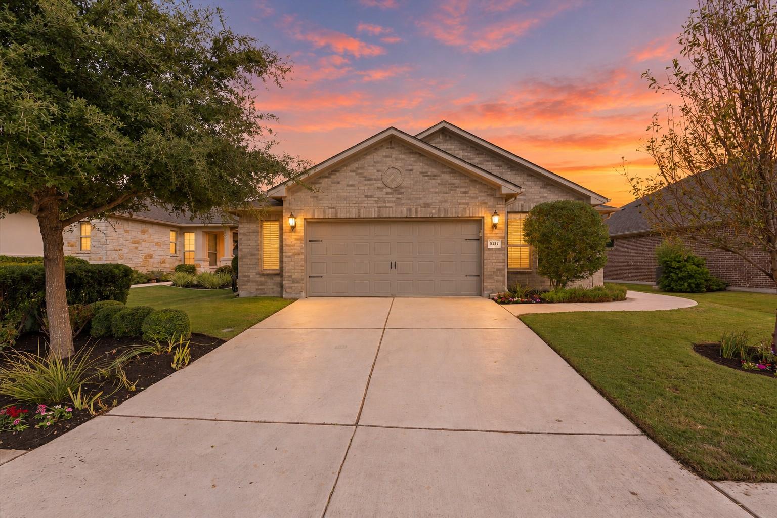 Listing photo 1 of 5217  Lusso Trl