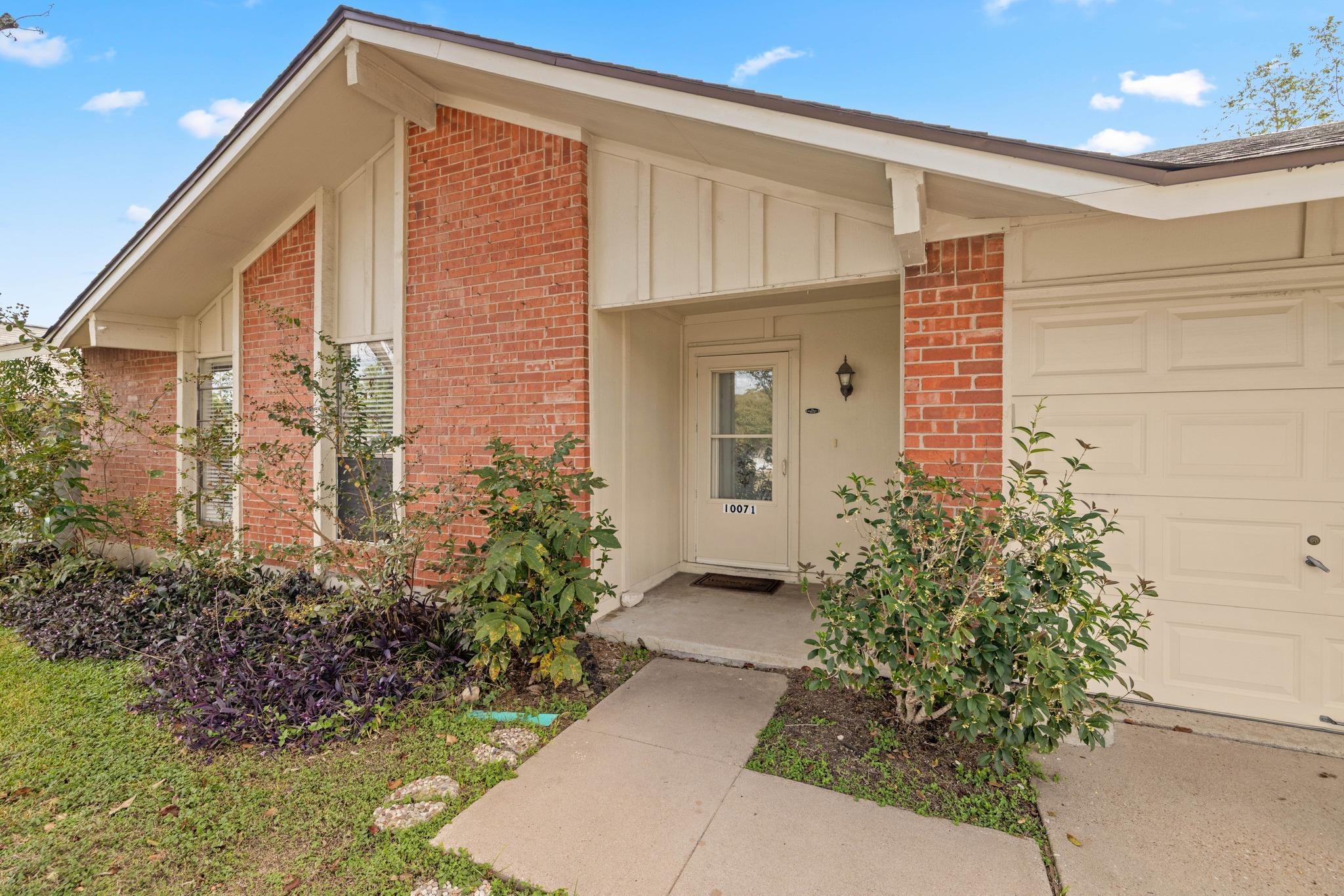 Listing photo 1 of 10071  Woodland Village Dr