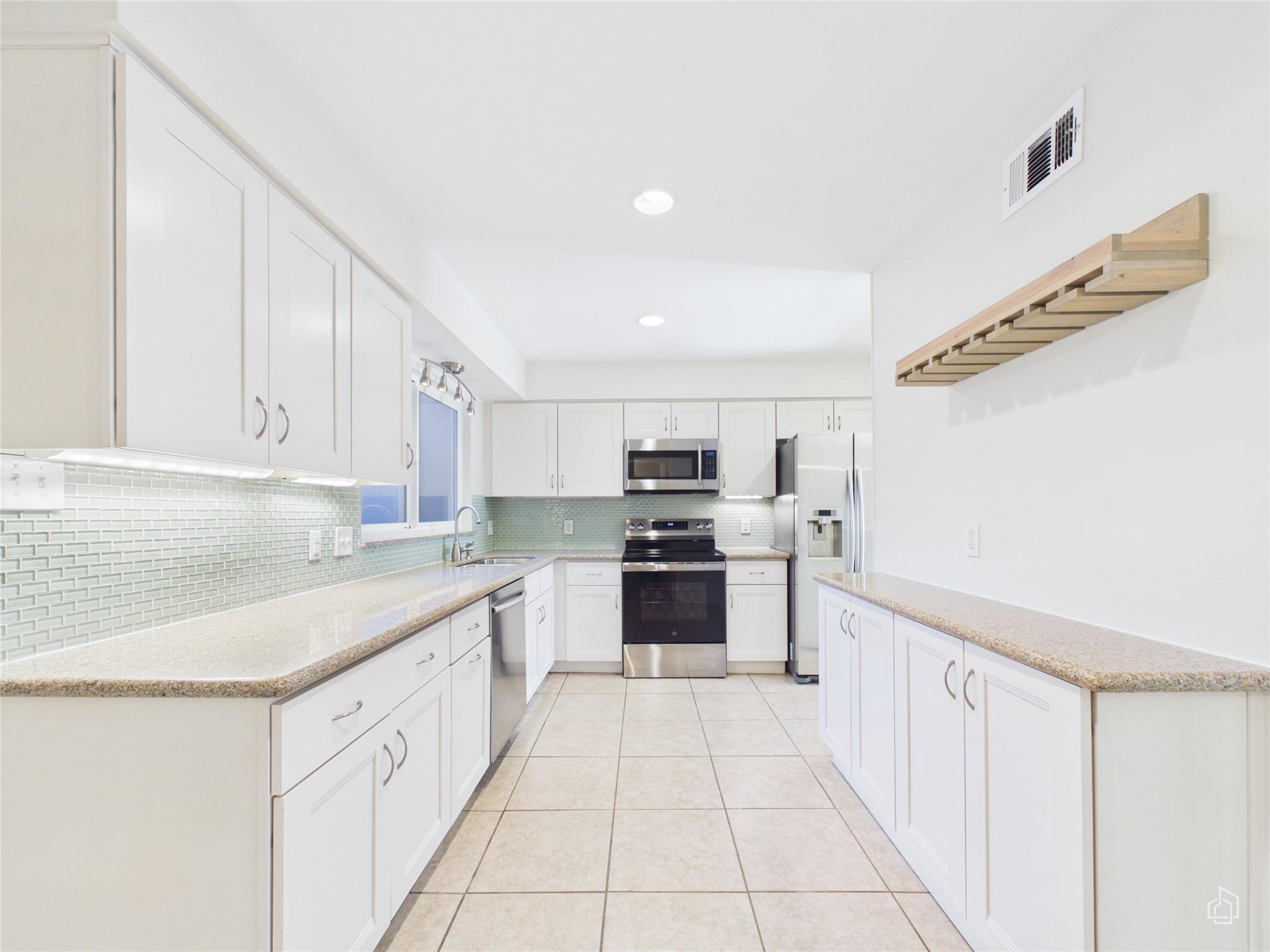 Listing photo 1 of 1707  Timberwood Dr