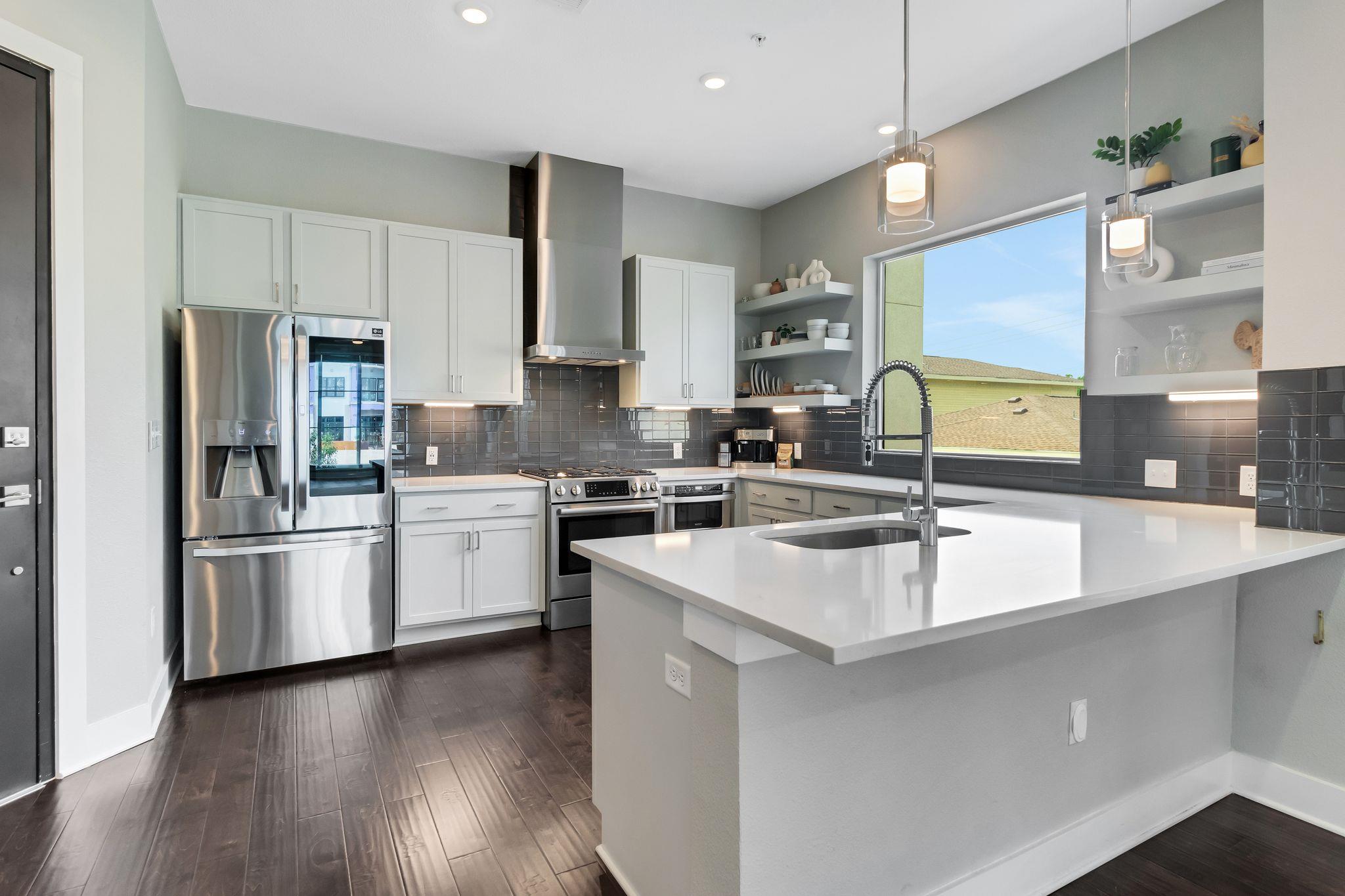 Listing photo 1 of 4325  Jackson Ave  #2204