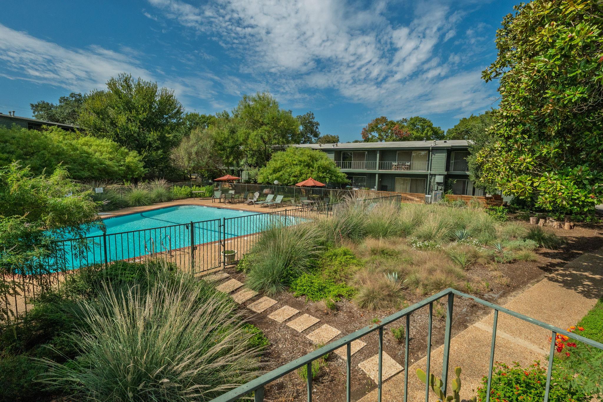Listing photo 1 of 1304  Mariposa Dr  #222