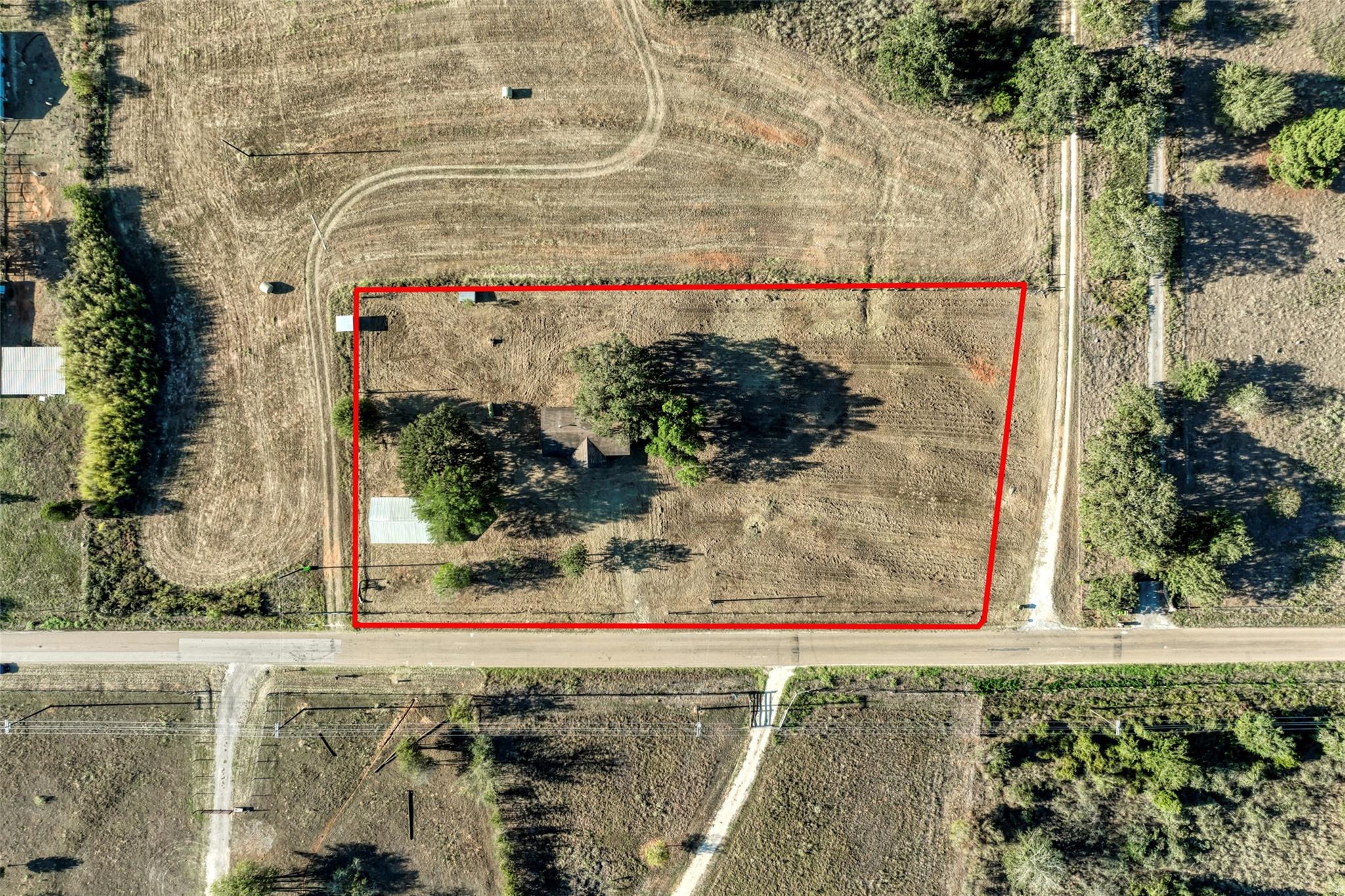 An aerial perspective outlines the property bound