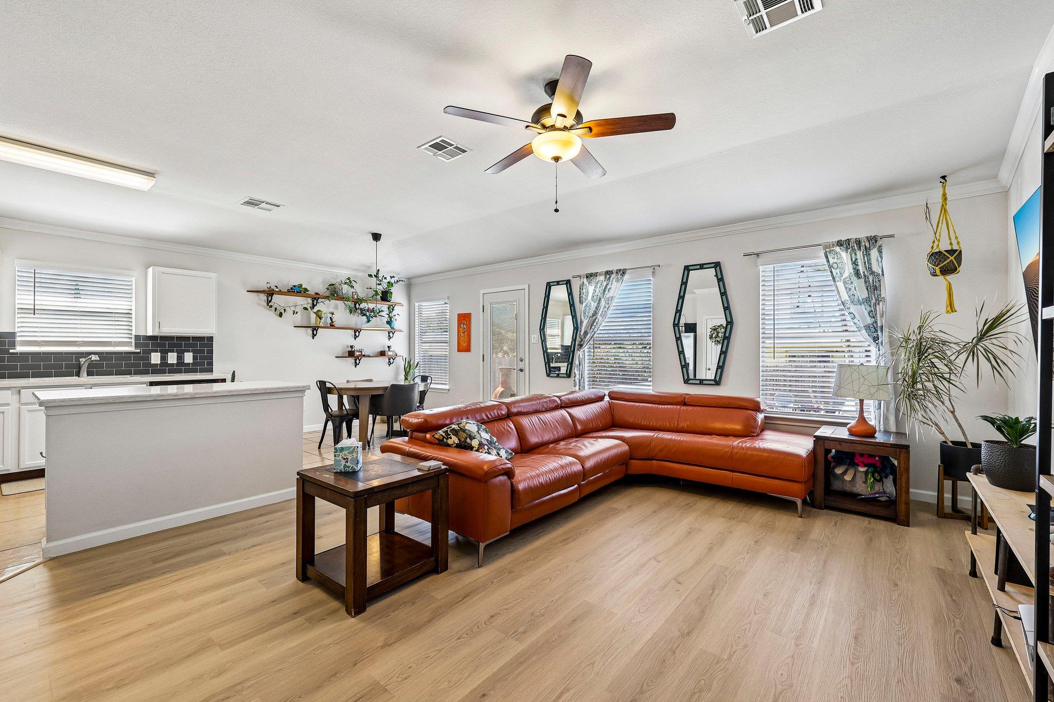 Listing photo of 611  Decker Dr