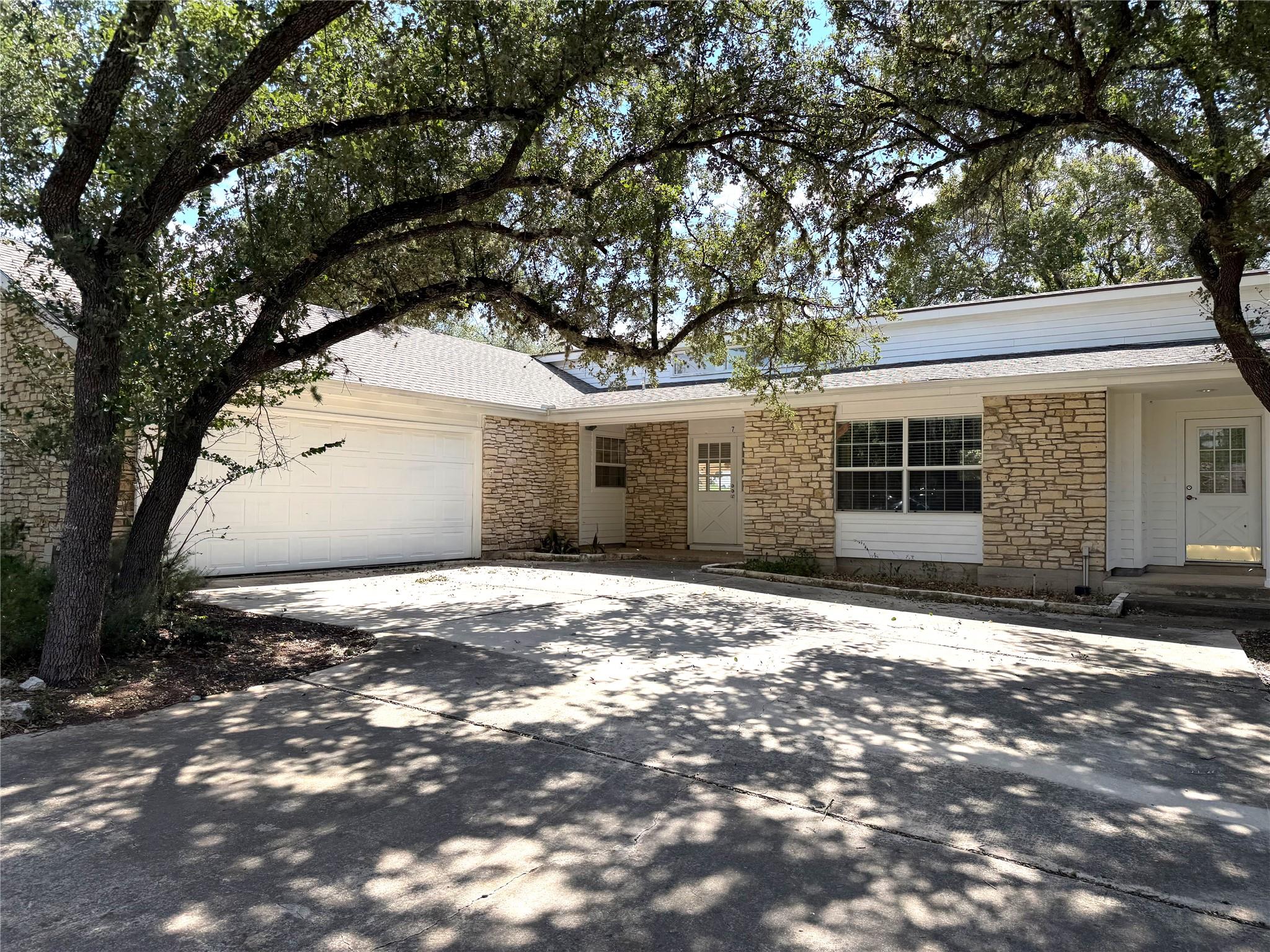 Listing photo 1 of 7  Country Ln