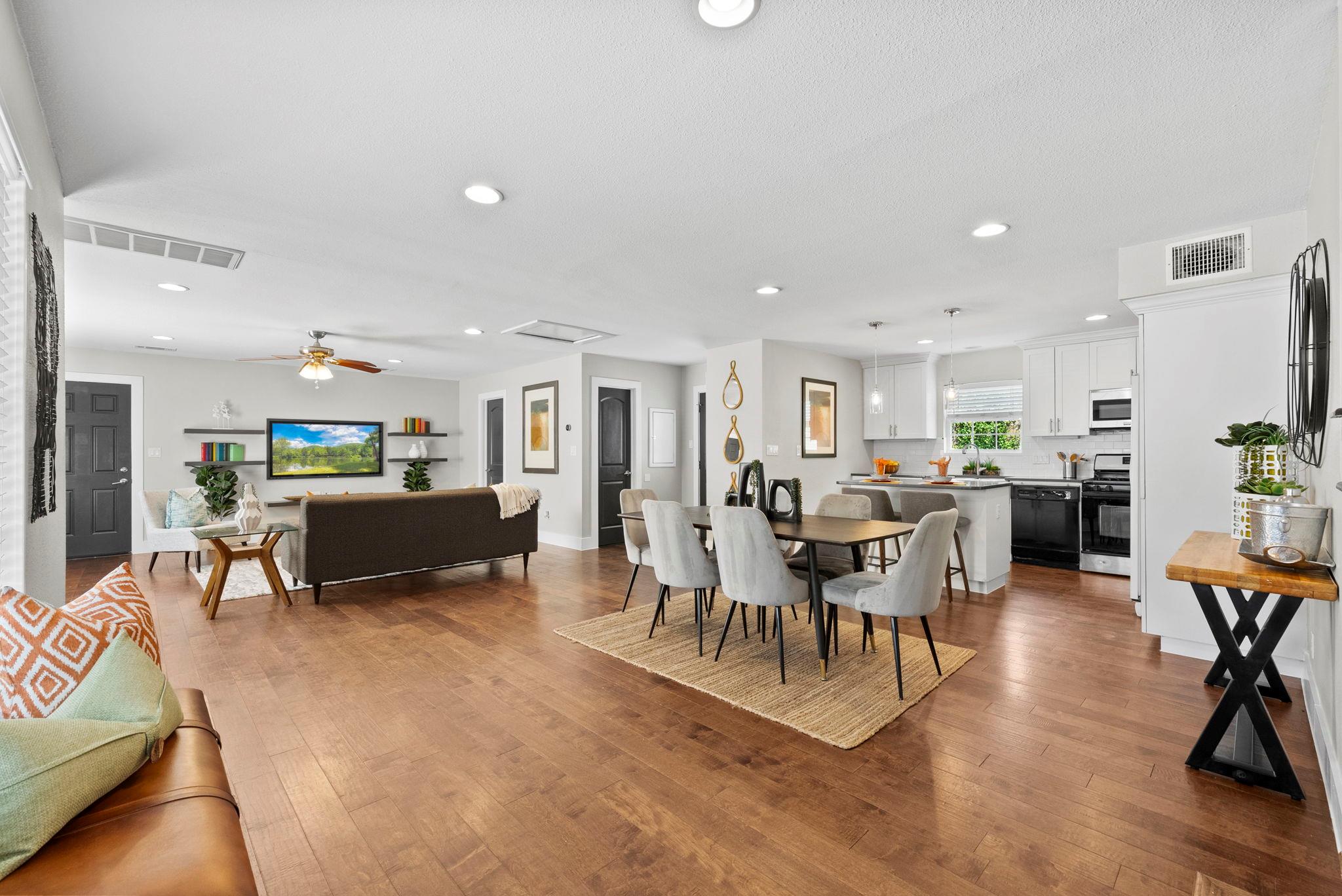 Listing photo 1 of 3001  Maplelawn Cir