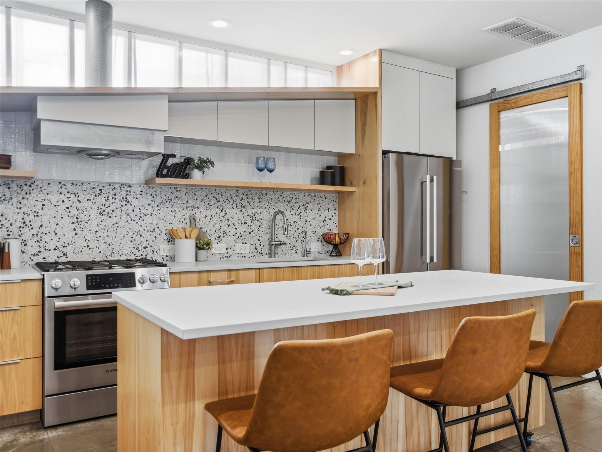 Listing photo 1 of 5409  Woodrow Ave  #C