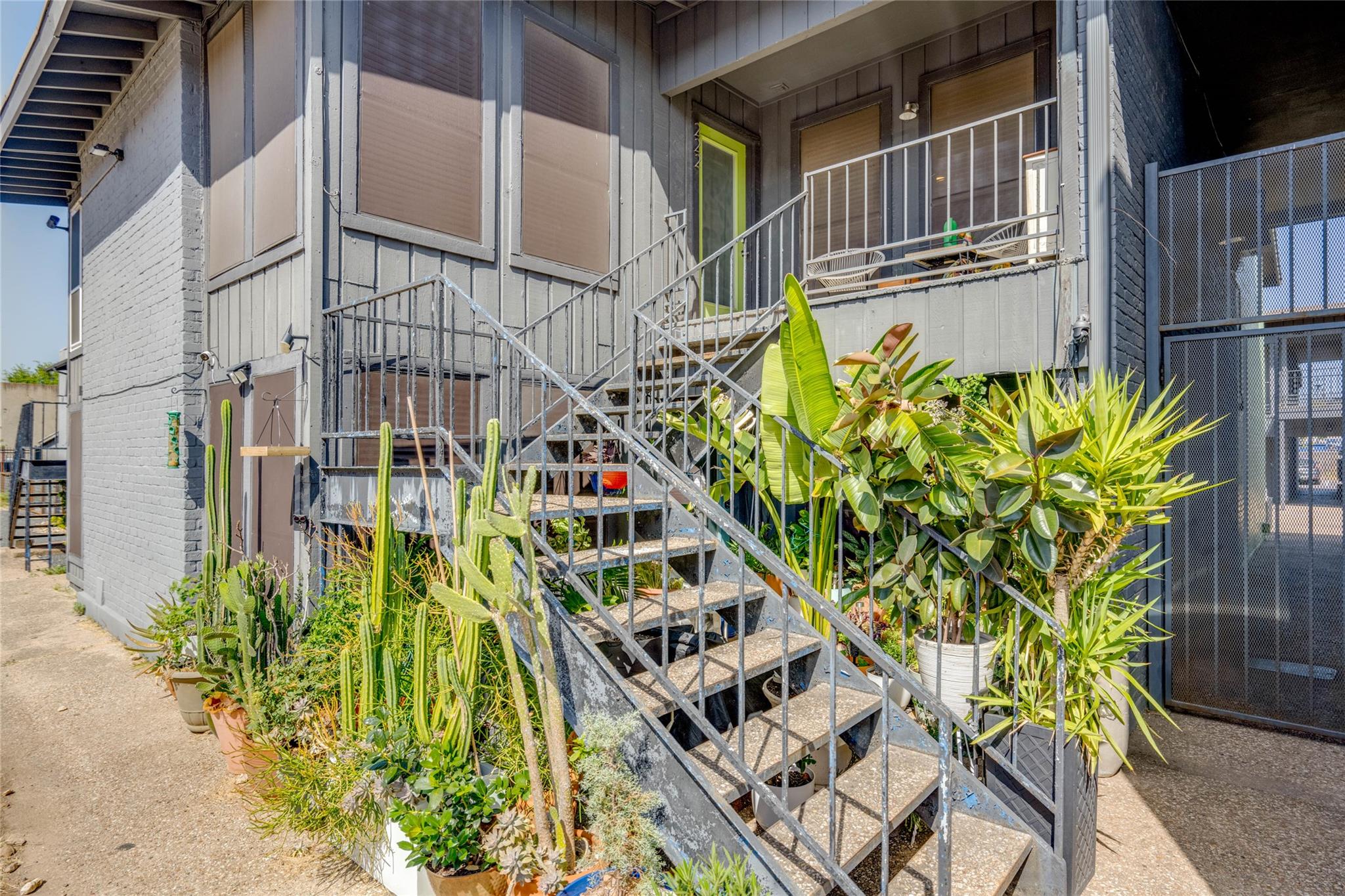 Listing photo 1 of 909  Reinli St  #222