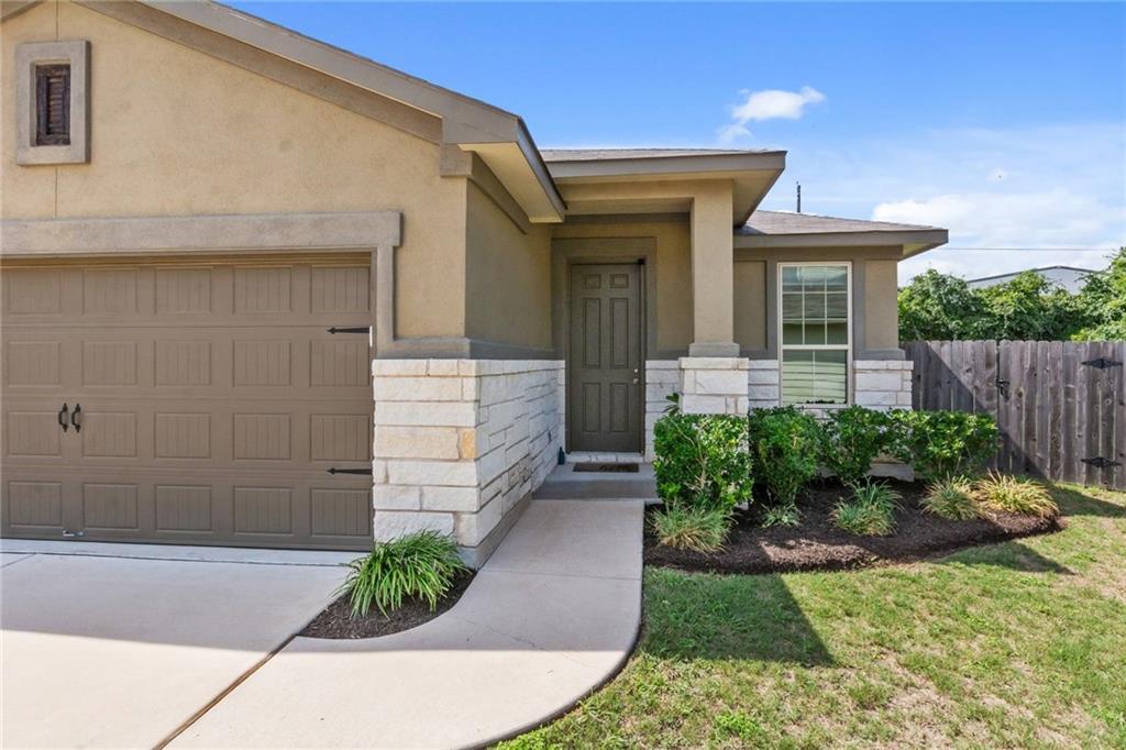 Listing photo 1 of 417  Anacua Loop  #6