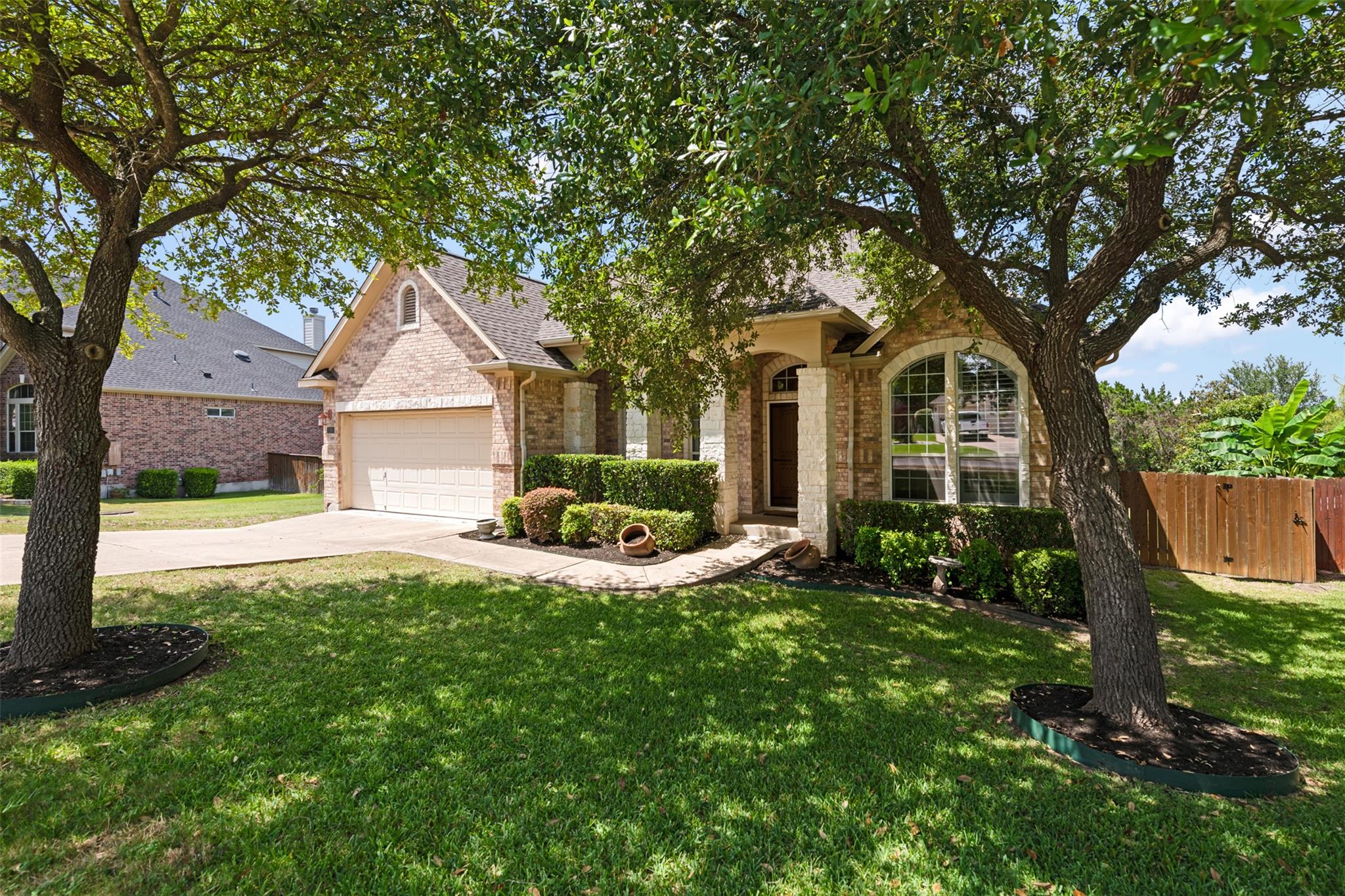 Listing photo 1 of 2512  Rio Mesa Dr