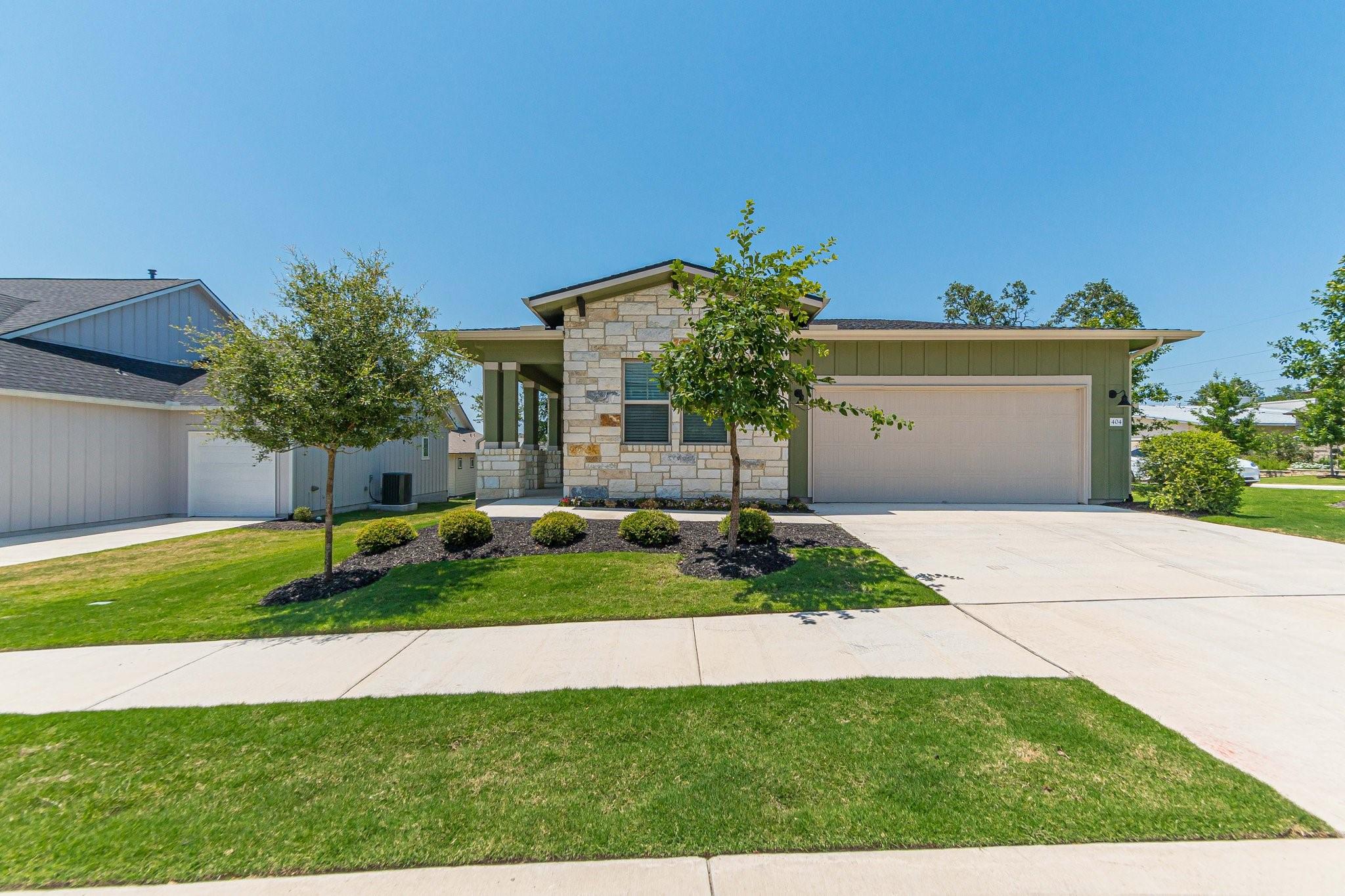 Listing photo 1 of 404  Flying Orchid Dr