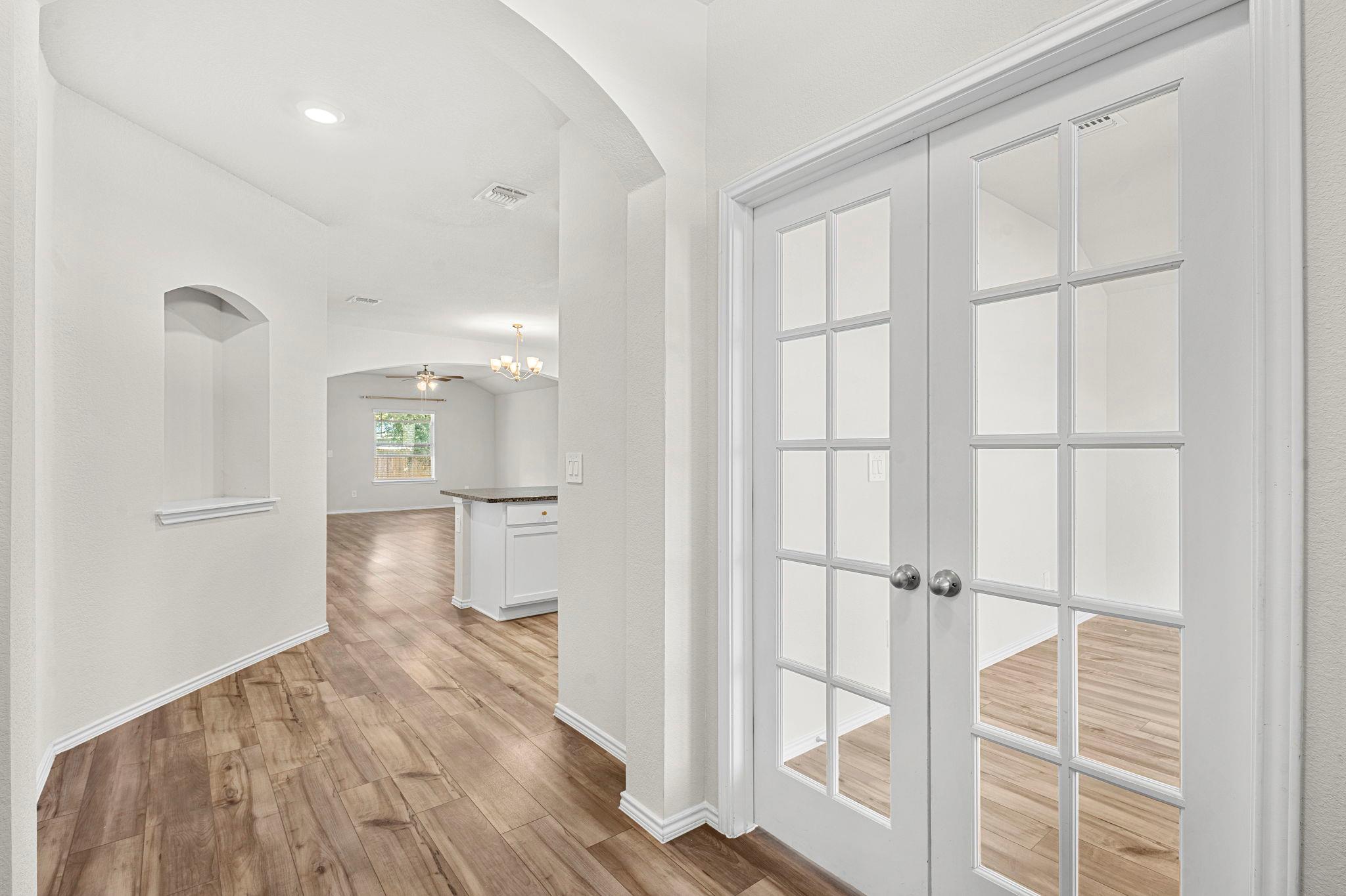 Listing photo 1 of 2305  Aylesbury Dr