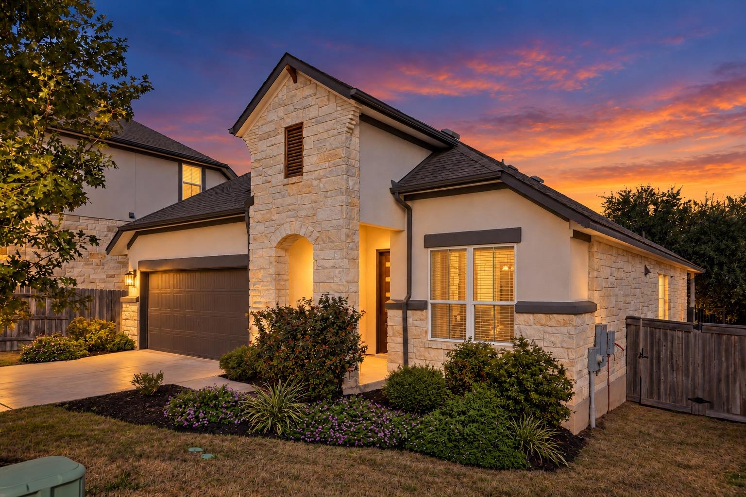 Listing photo 1 of 621  PINNACLE VIEW Dr