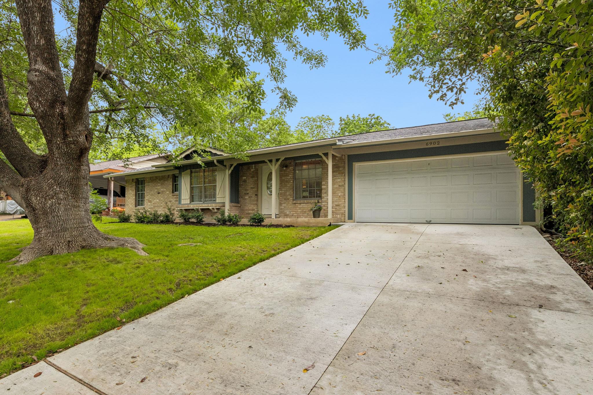 Listing photo 1 of 6902  Notre Dame Dr