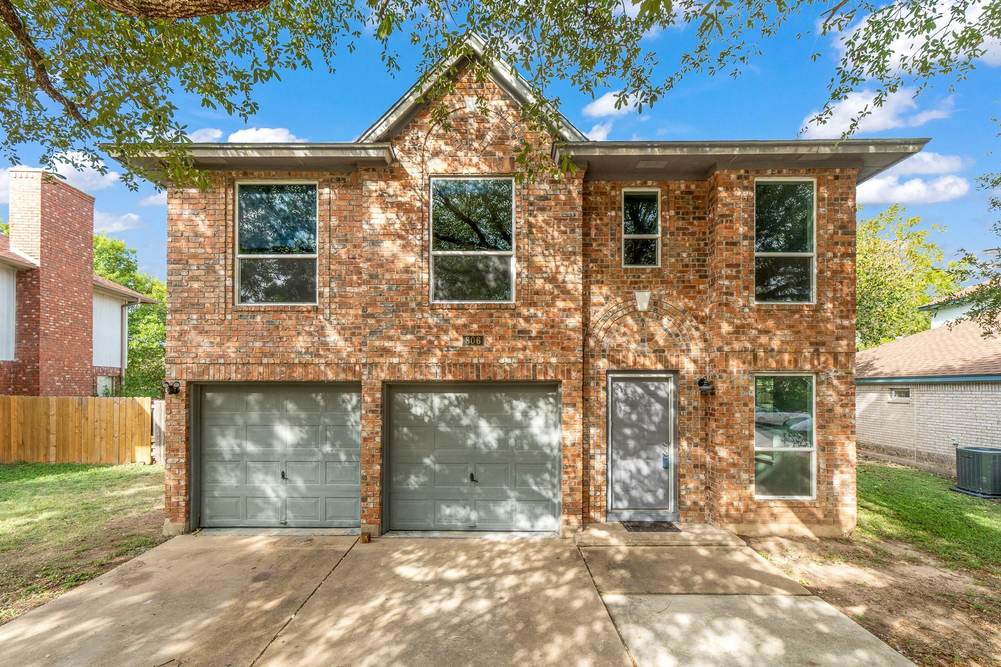 Foto del anuncio 1 de 806  Cactus Bend Dr