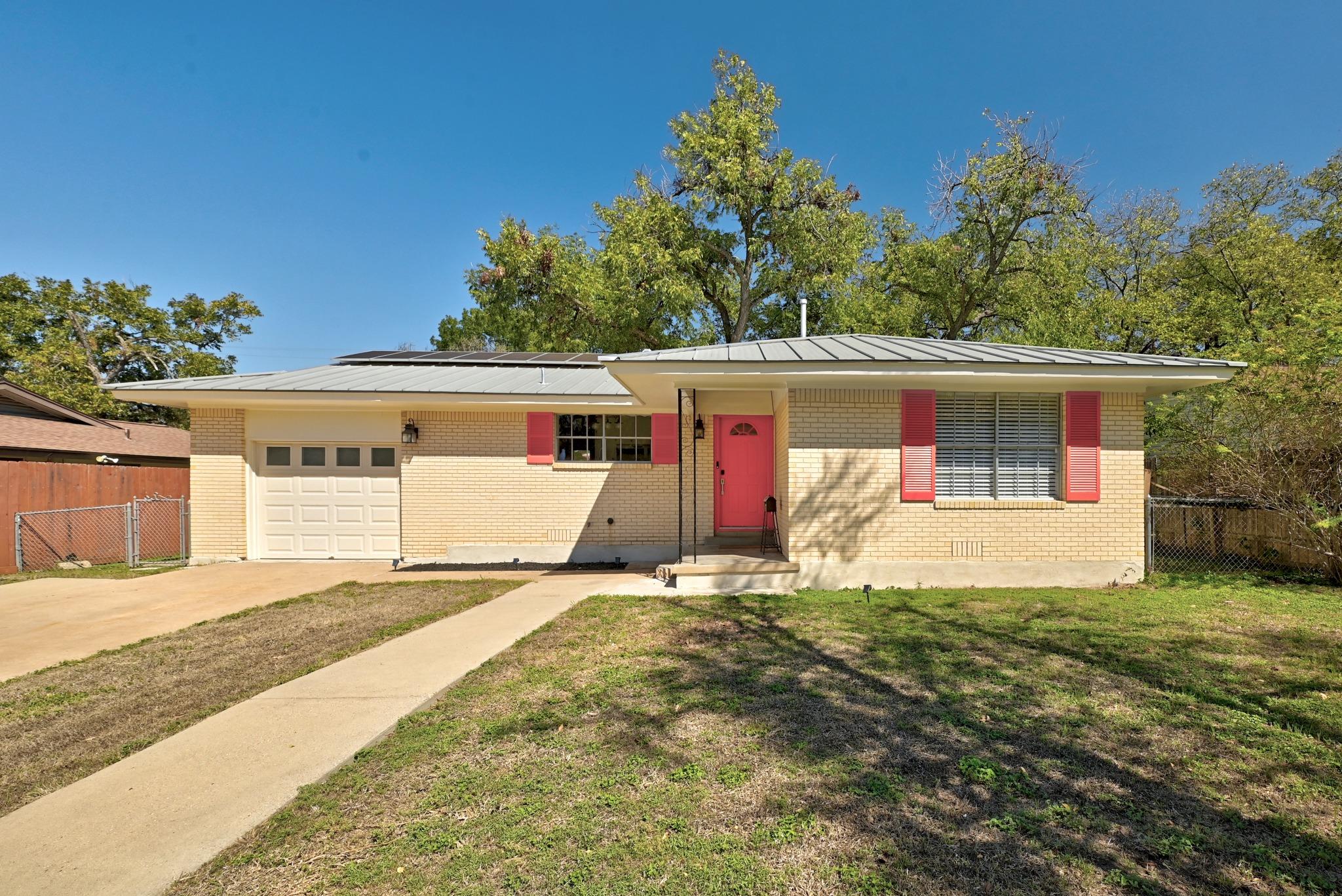 Listing photo 1 of 2104  Lanier Dr