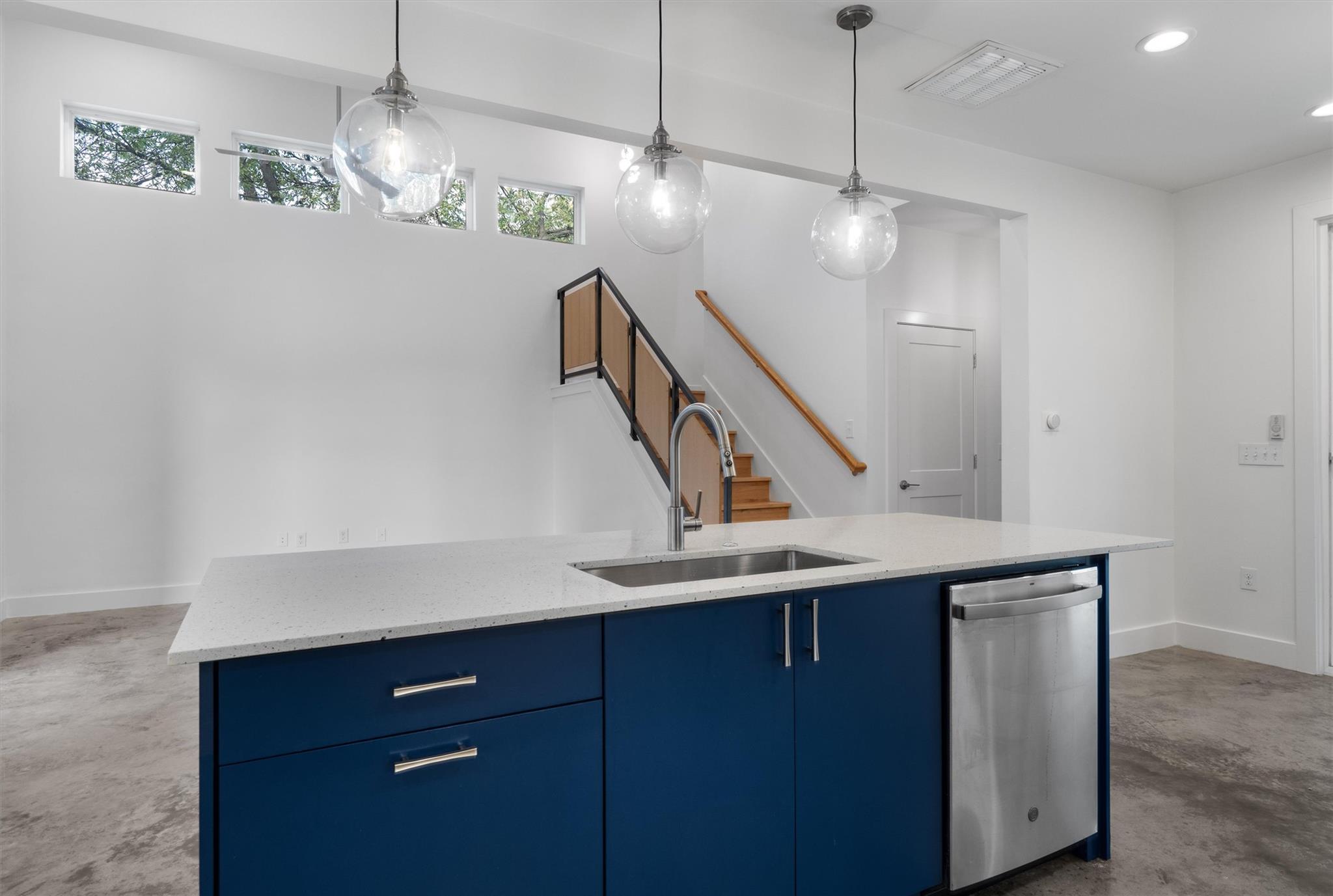 Listing photo 1 of 602 W O Dell St  #A