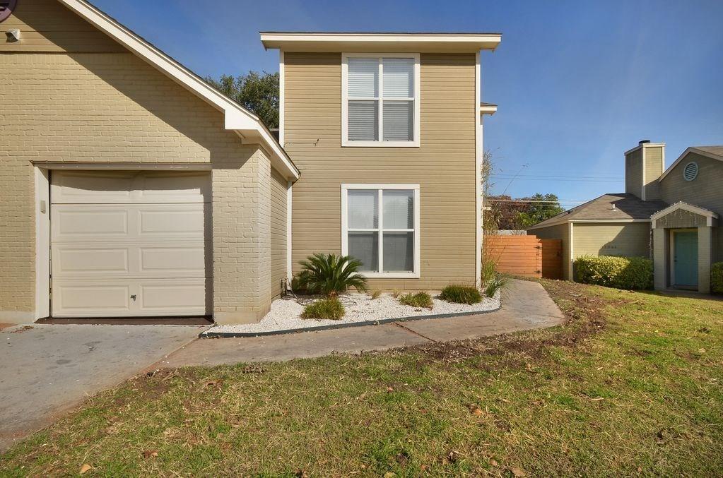 Listing photo 1 of 1302  Danbury Sq  #B