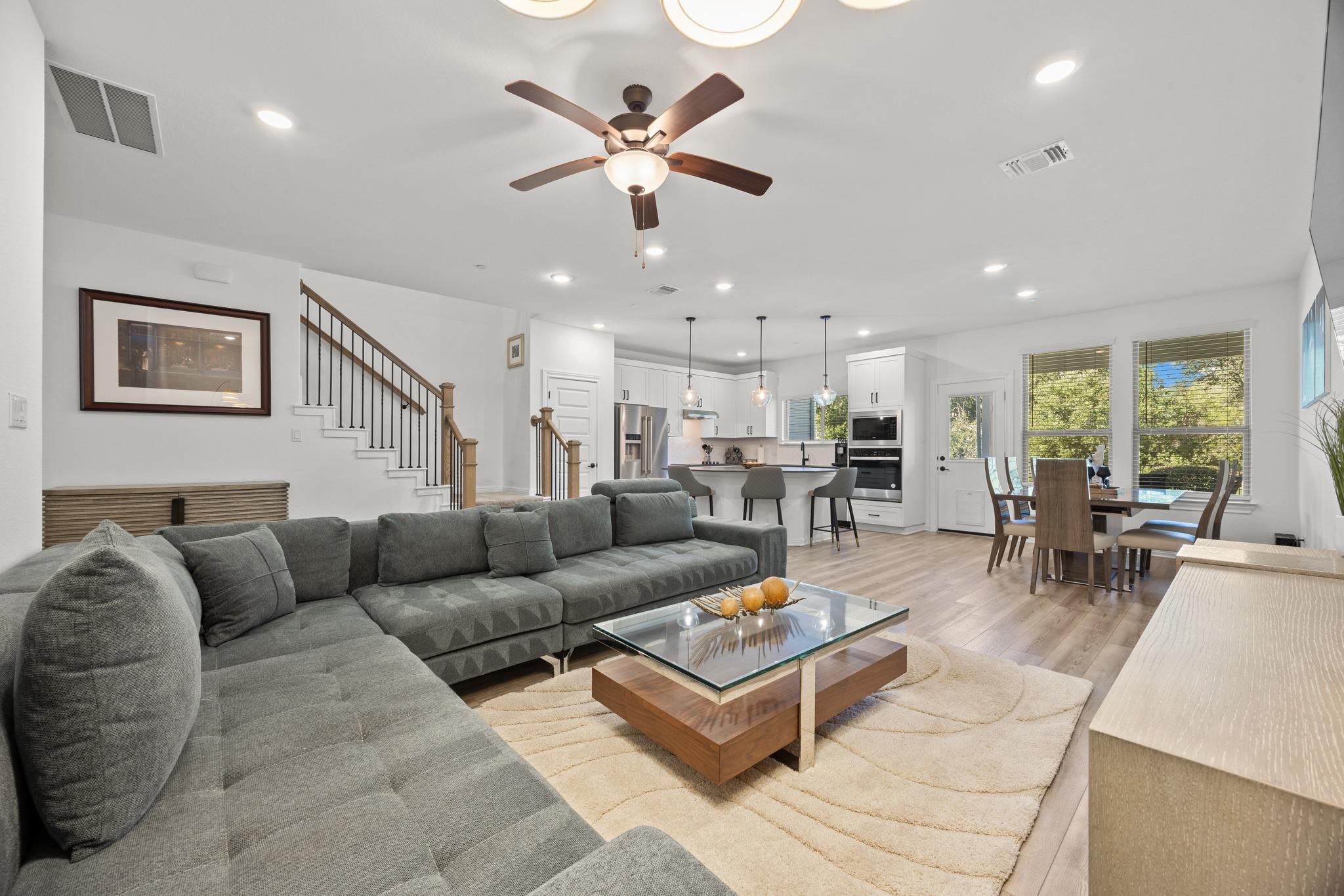 Foto del anuncio 1 de 2725  Woodall Dr  #902