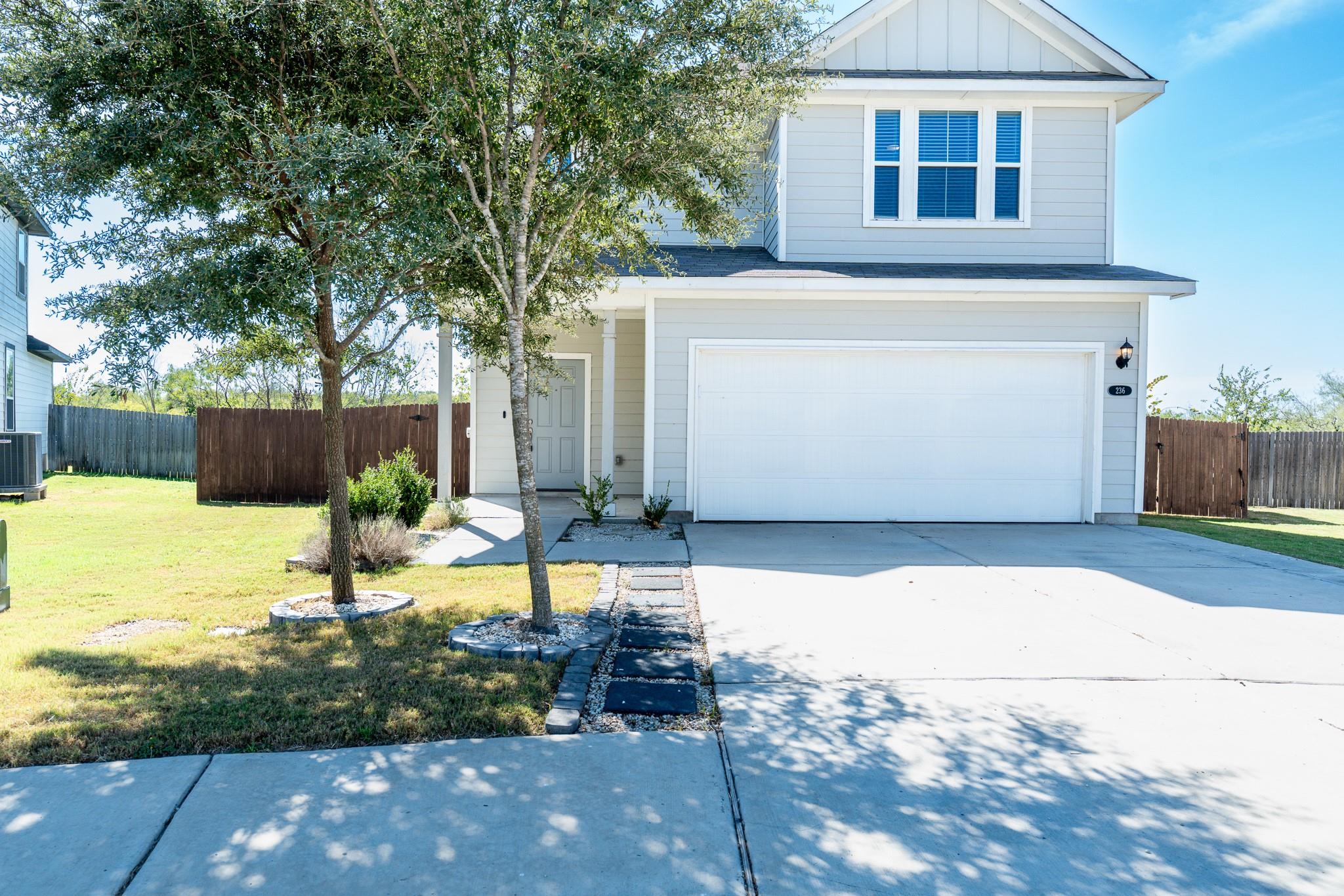 Listing photo 1 of 236  Blue Agate Ct