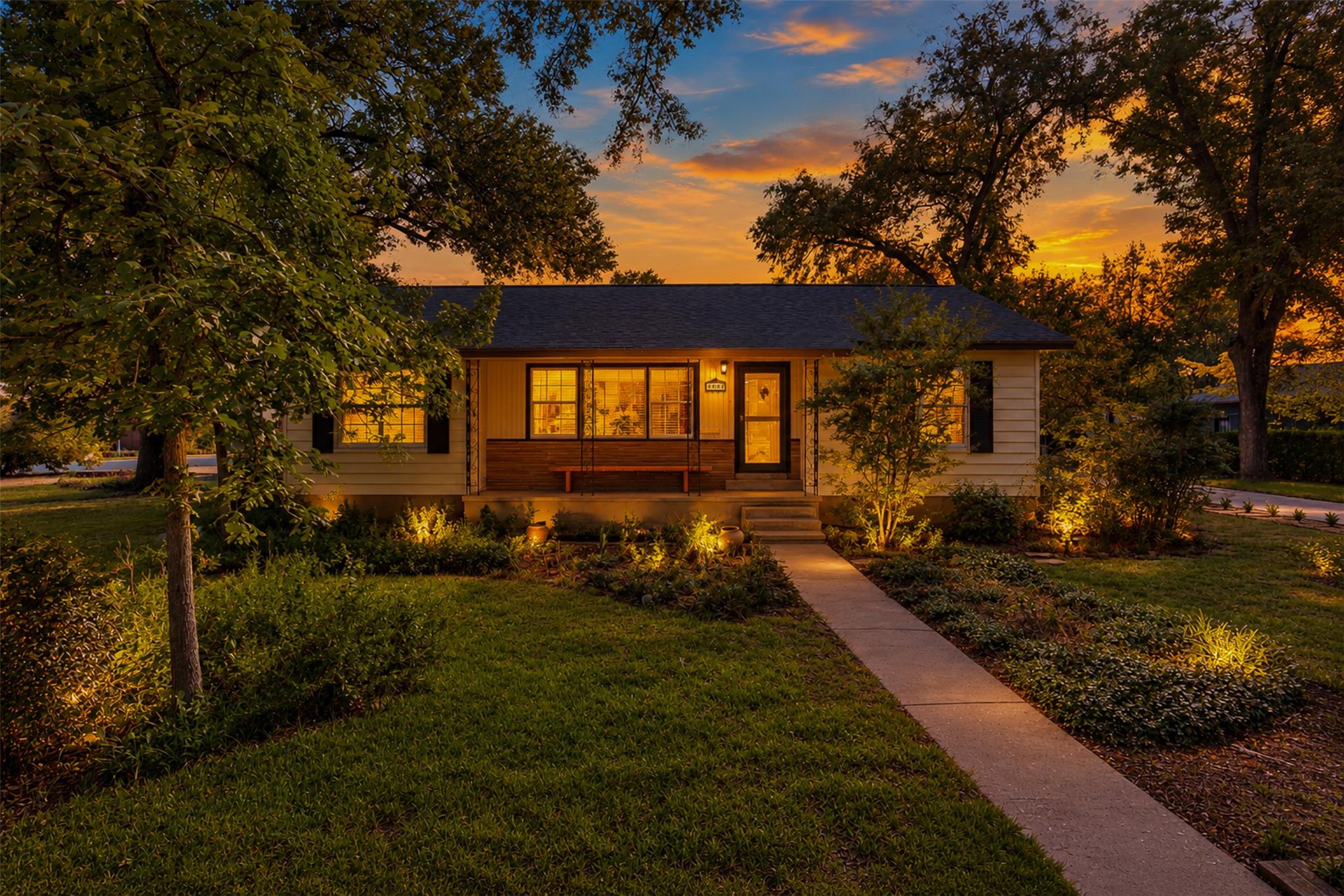Listing photo 1 of 6005  Shoalwood Ave