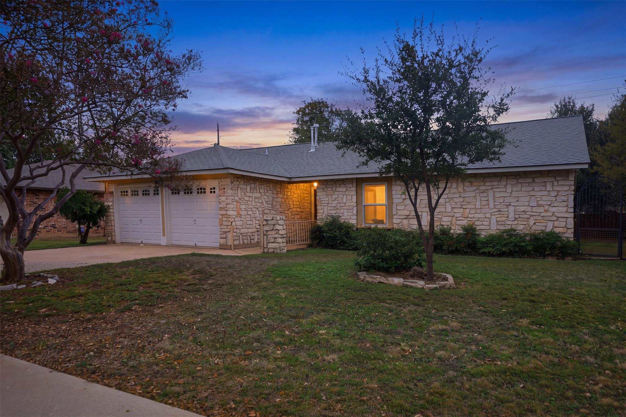 Listing photo 1 of 12905  Powderhorn St