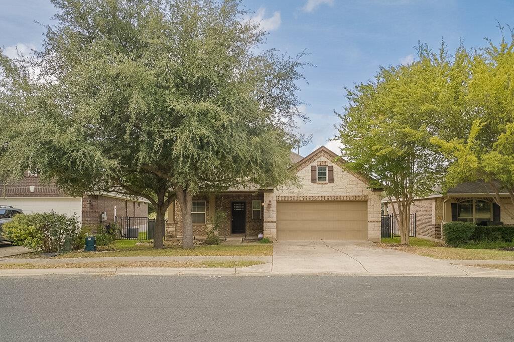 Listing photo 1 of 2020  Greenside Trl