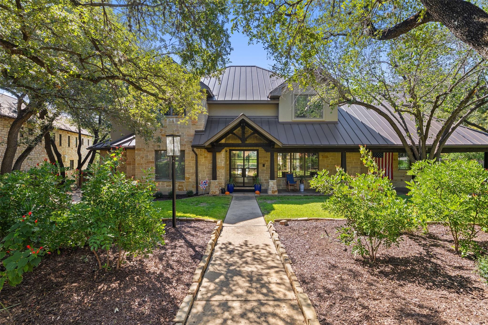 Listing photo 1 of 4918  Rollingwood Dr